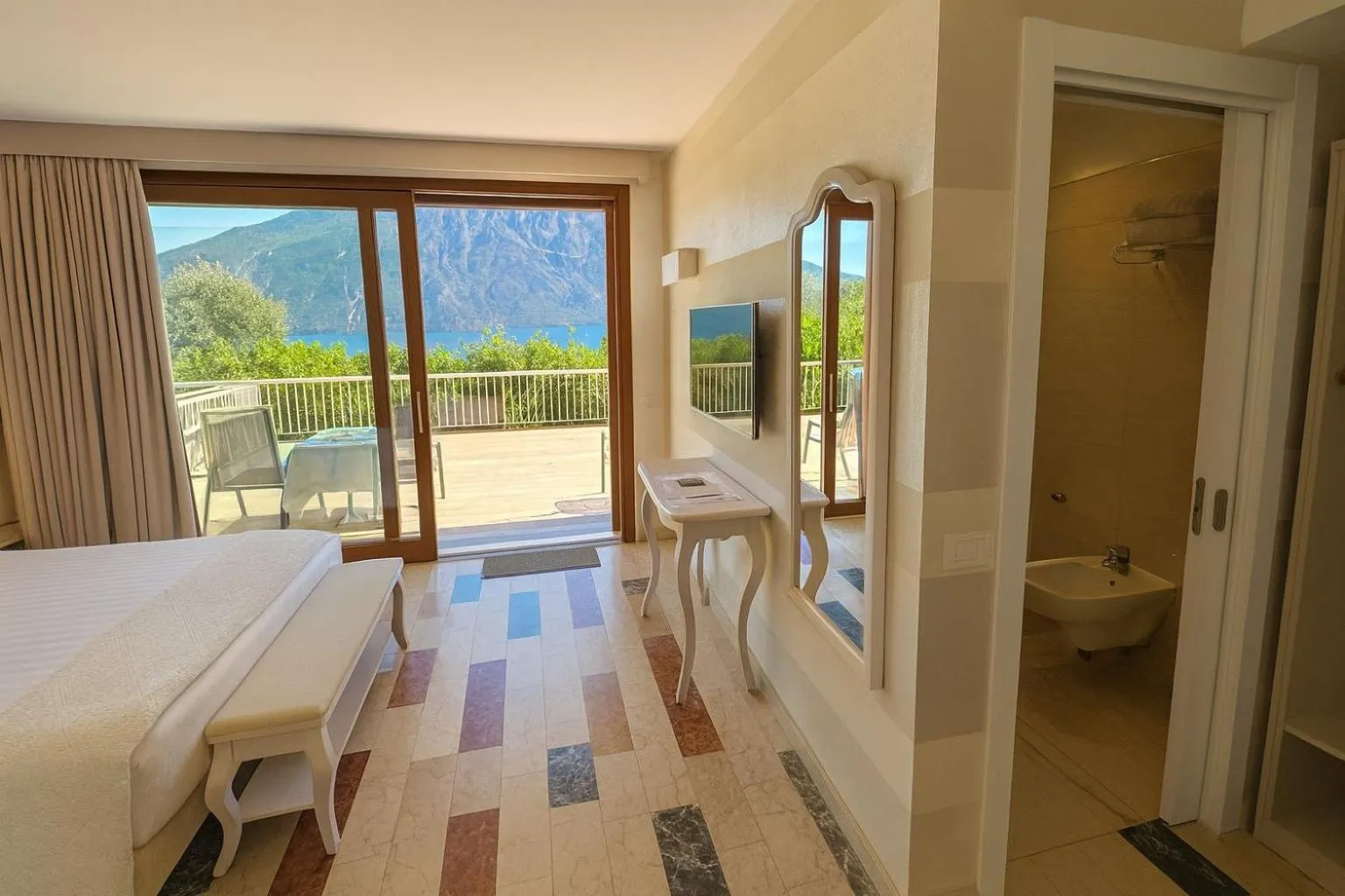 Bed in Hotel Riviera Panoramic Green Resort