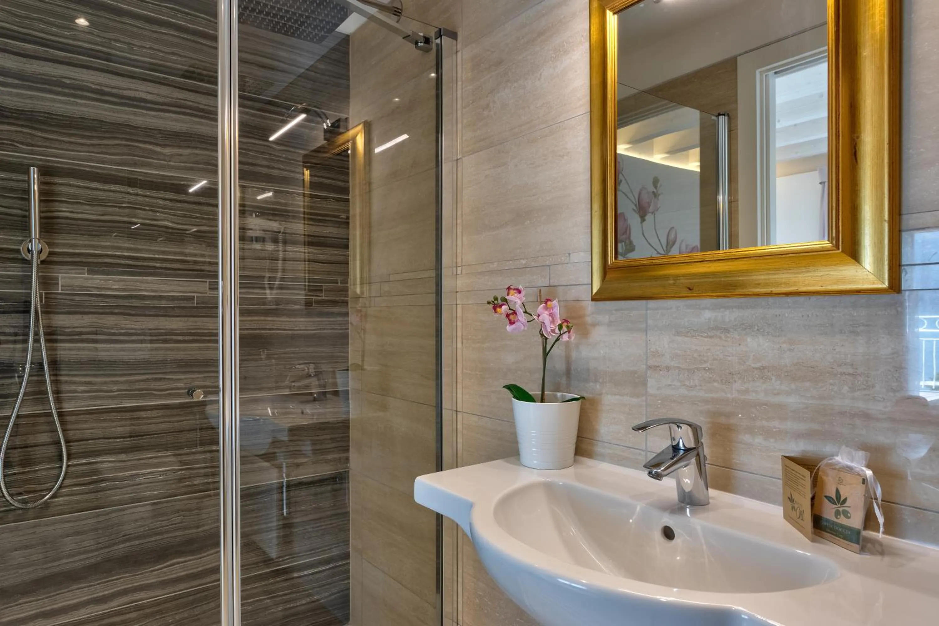 Bathroom in Hotel Riviera Panoramic Green Resort