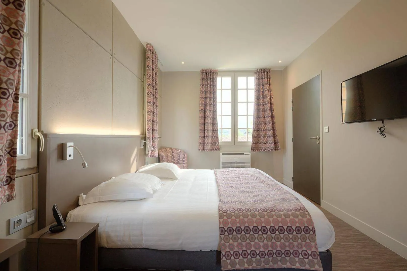 Bed in Hôtel La Hoirie