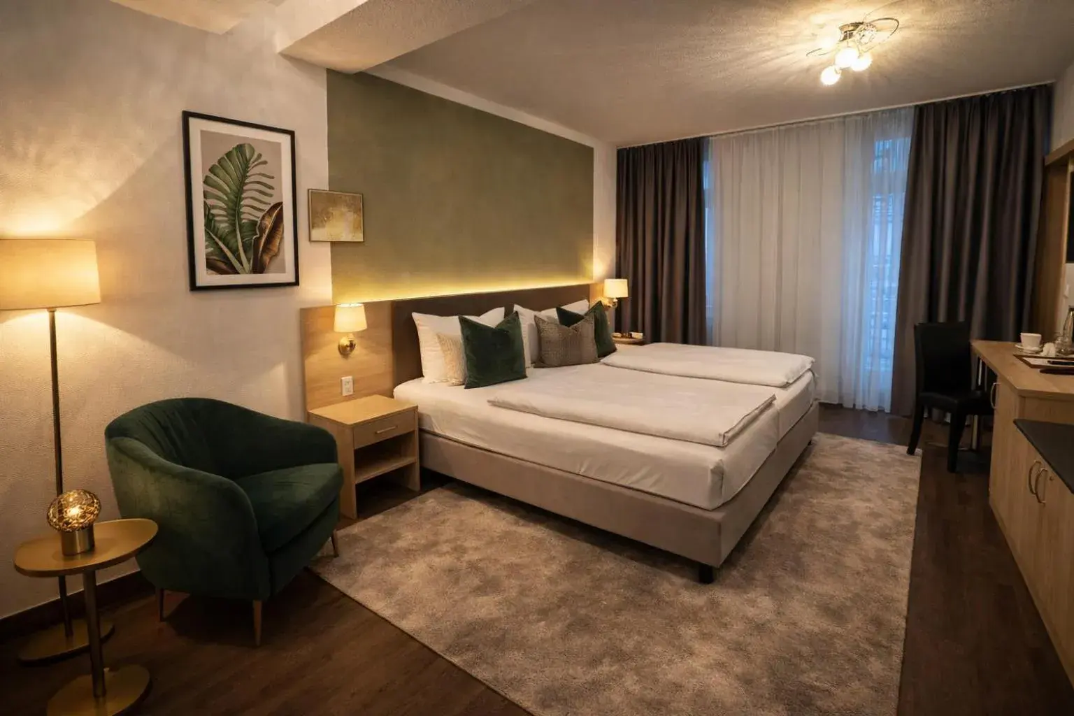 Photo of the whole room, Bed in Hotel Bayrischer Hof Photo of the whole room, Bed in Hotel Bayrischer Hof