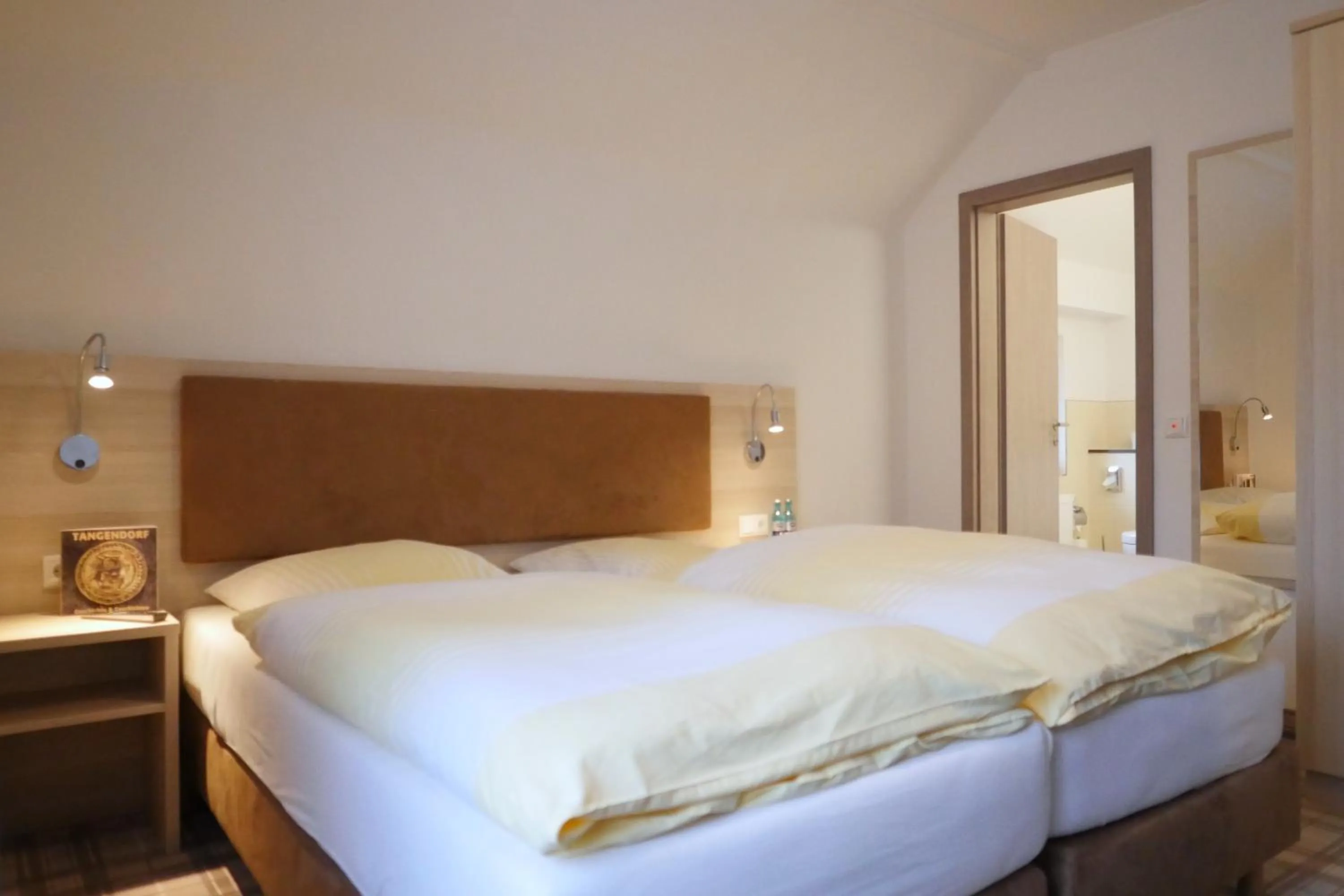 Bed in Gasthof Vossbur