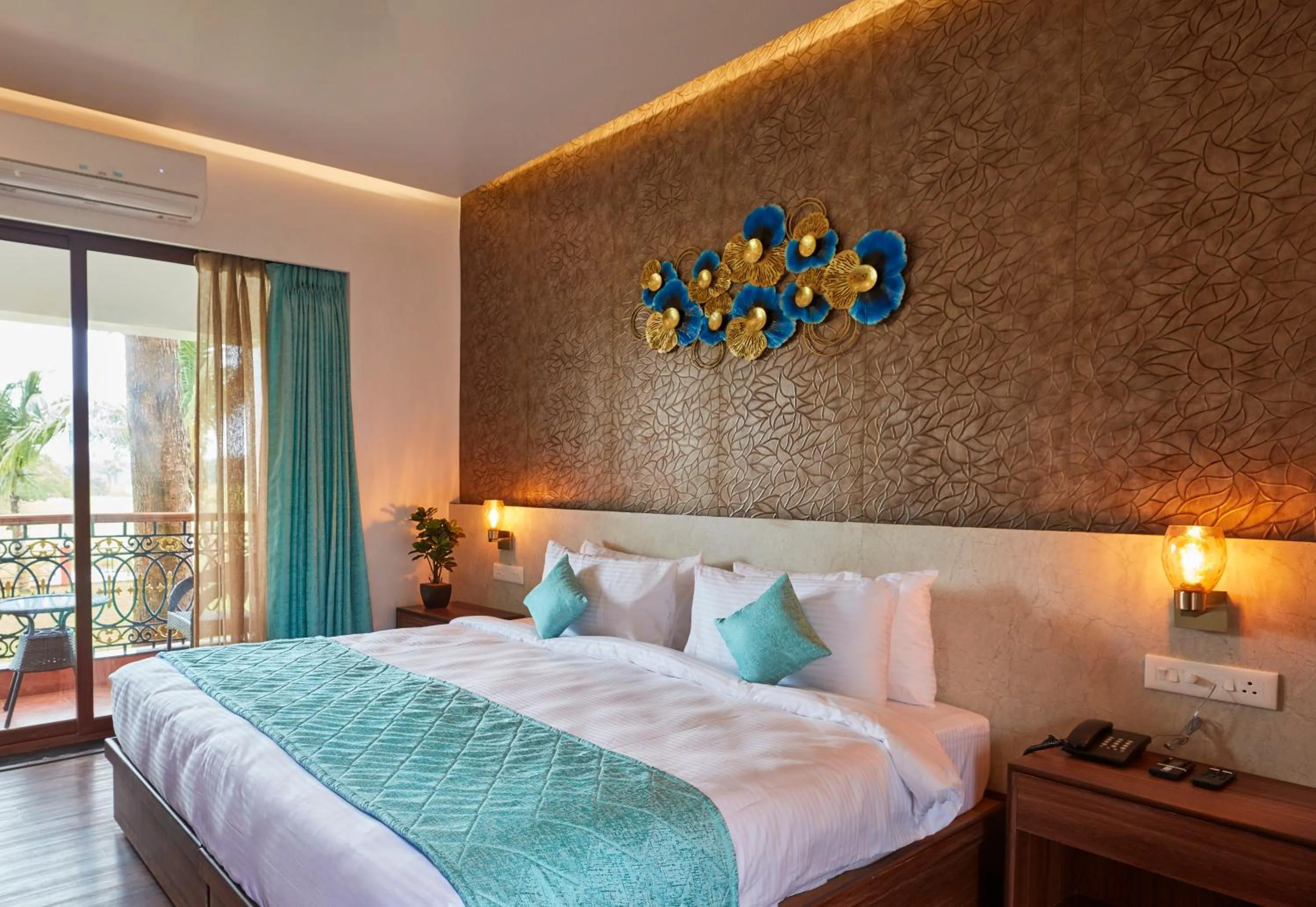 Bed in Sea Queen Beach Resort & Spa