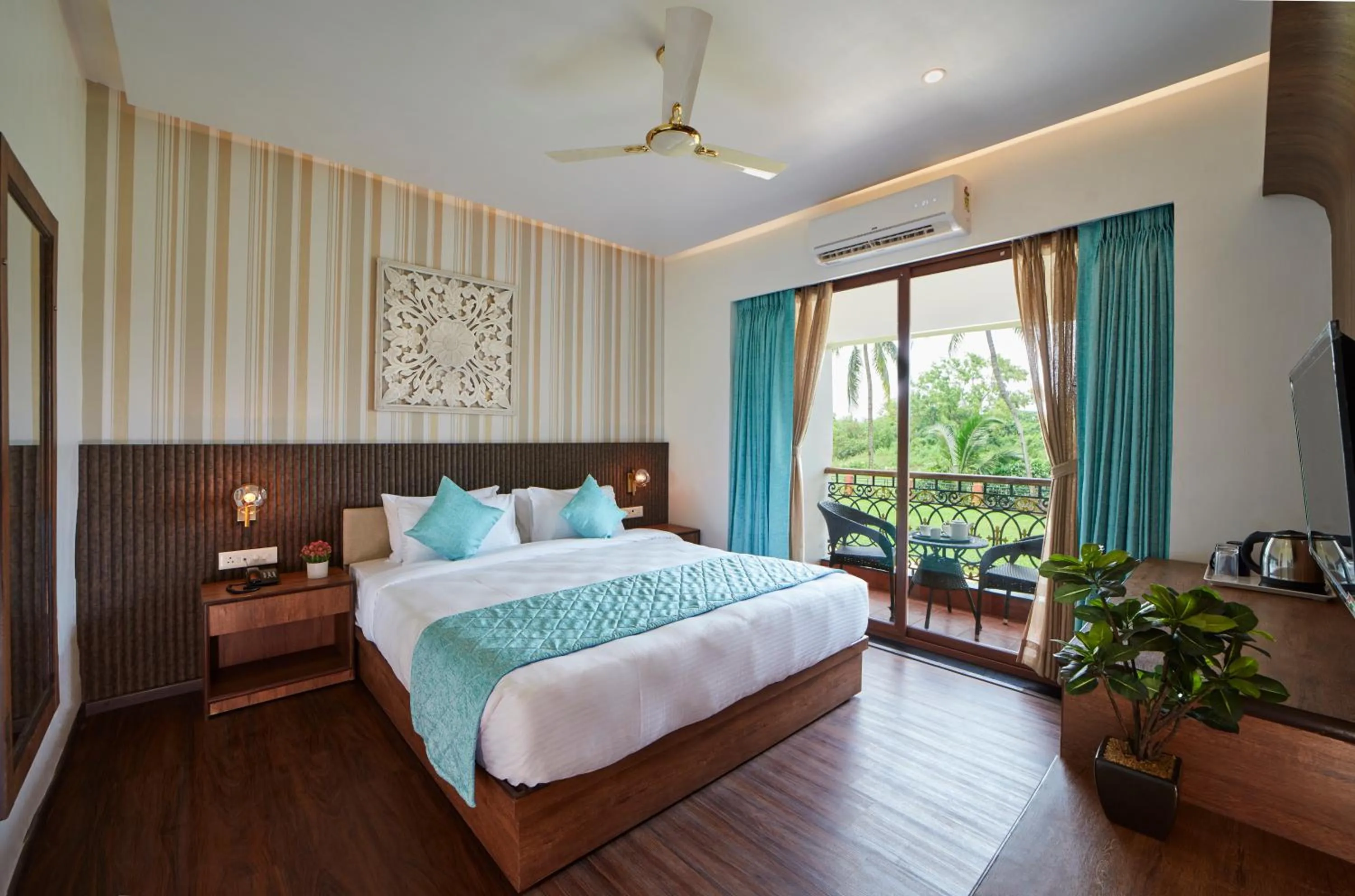 Bed in Sea Queen Beach Resort & Spa