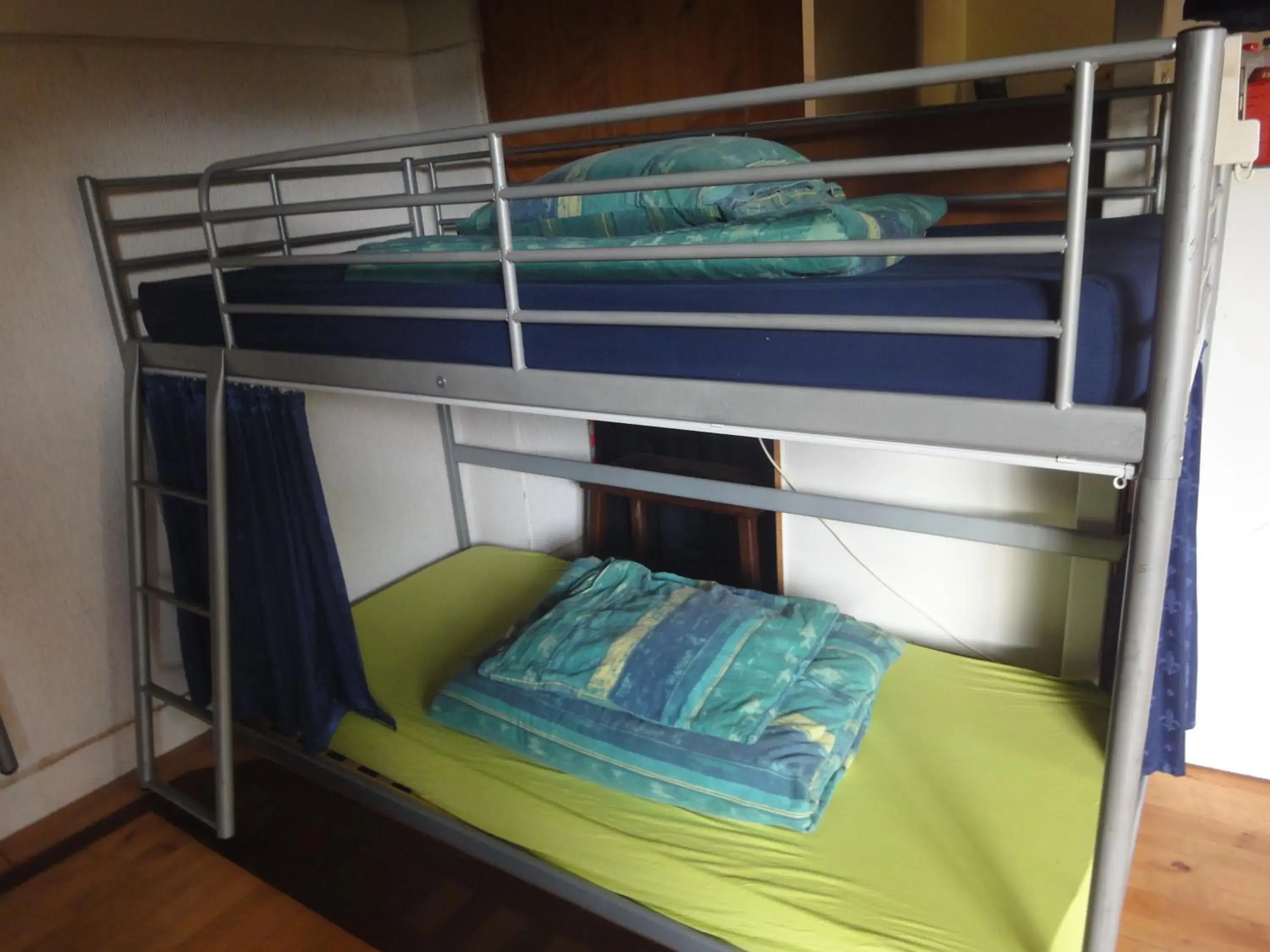 Single Bed in 6-Bed Dormitory Room in Frank's Backpackers Single Bed in 6-Bed Dormitory Room in Frank's Backpackers