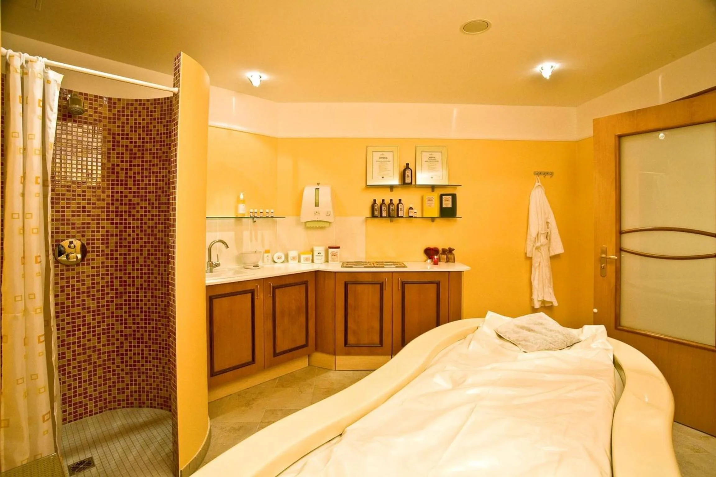 Spa and wellness centre/facilities, Bed in AKZENT Hotel Bayerwald-Residenz