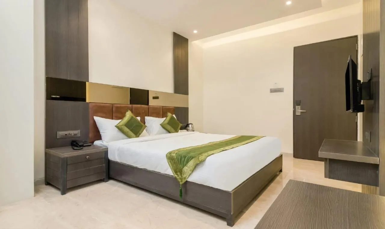 Shower, Bed in Hotel Oyster Suite Andheri West