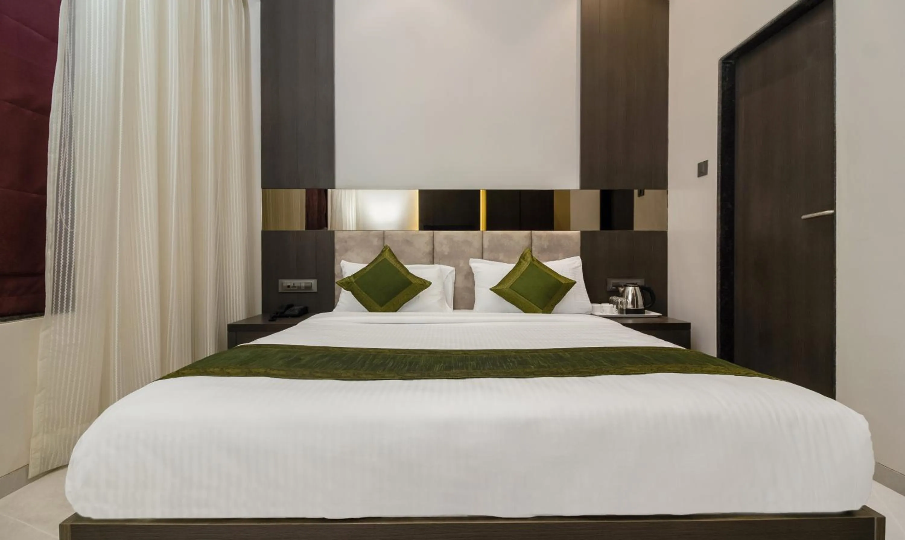 Bed in Hotel Oyster Suite Andheri West