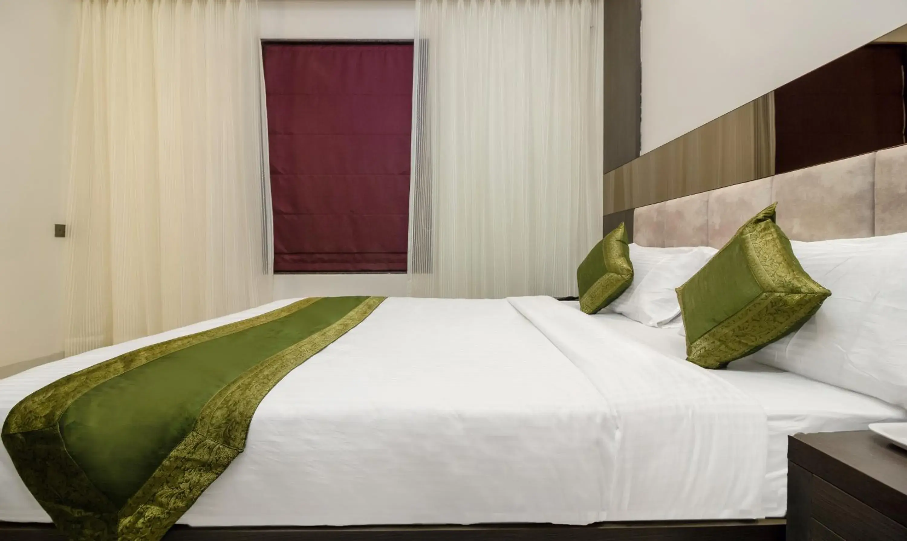 Bed in Hotel Oyster Suite Andheri West Bed in Hotel Oyster Suite Andheri West