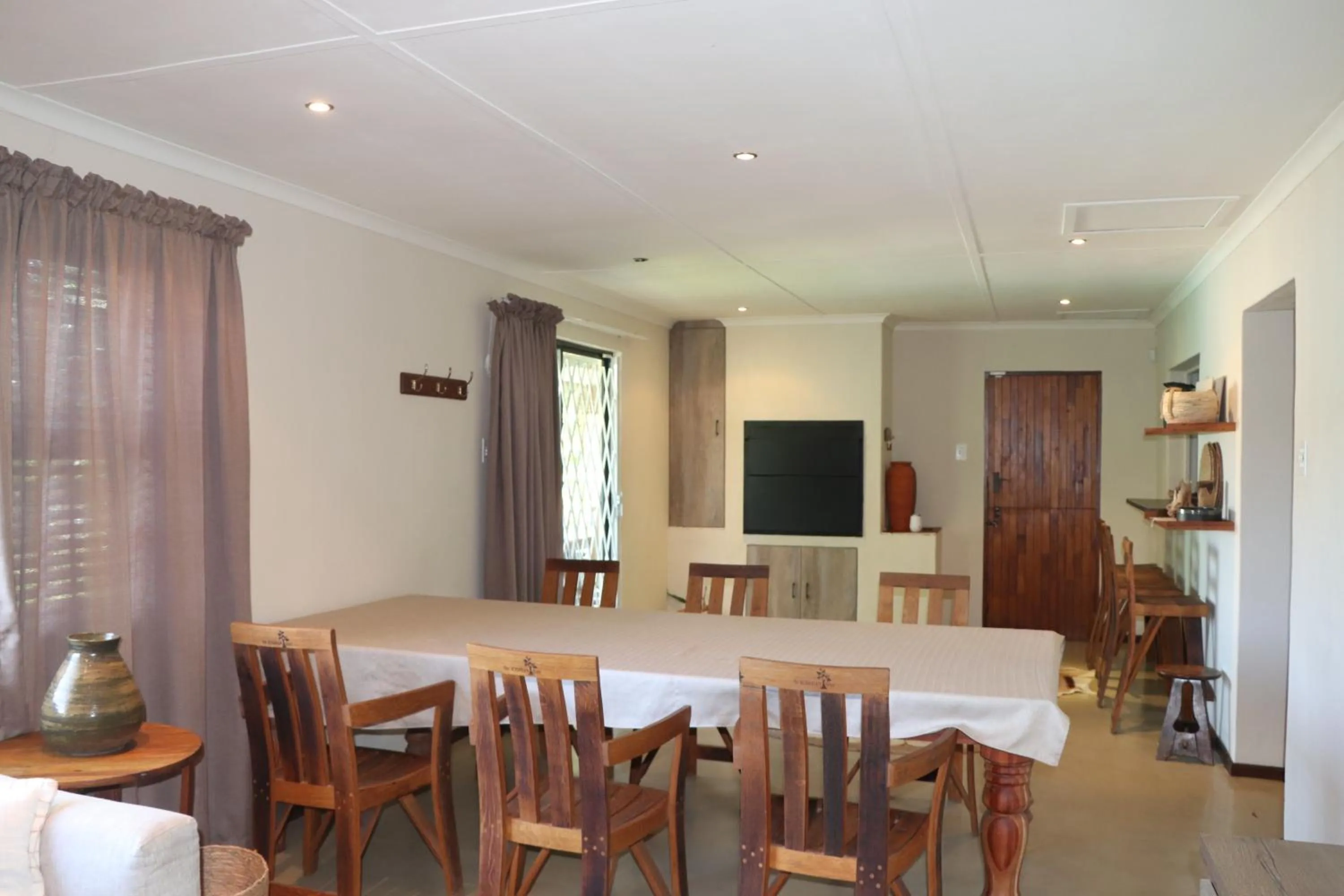 du Repos (Lovely & Relaxing 2-Bedroom Unit with Patio)