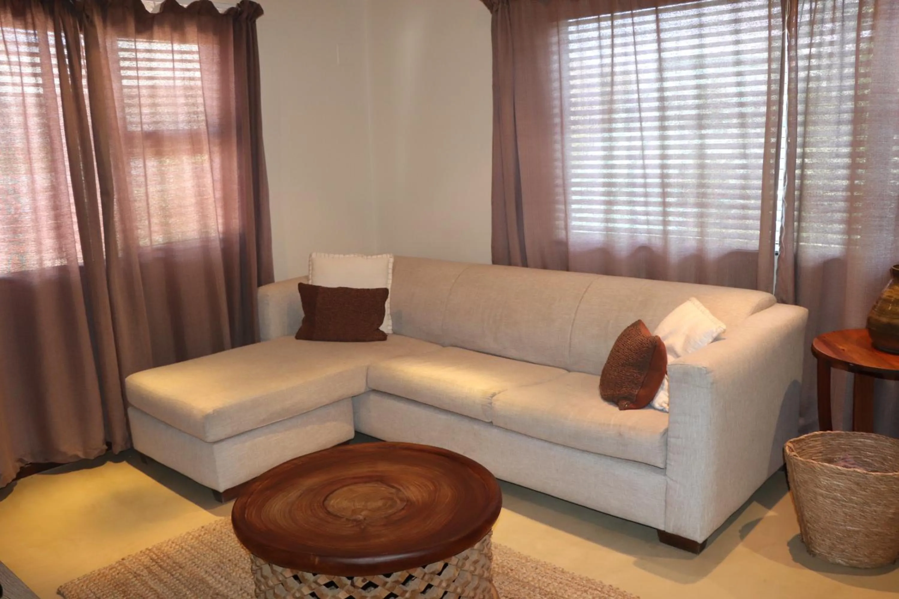du Repos (Lovely & Relaxing 2-Bedroom Unit with Patio)