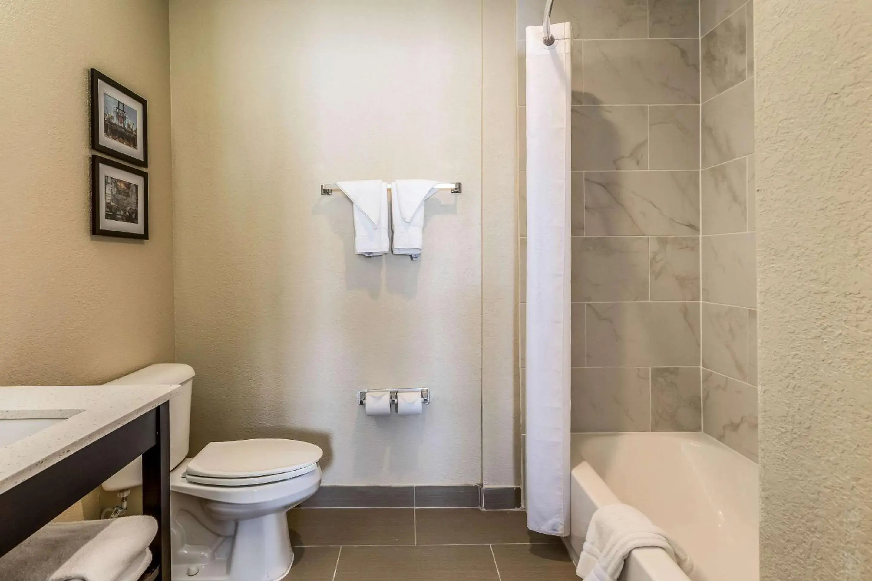 Bedroom in Comfort Inn Detroit Downtown Bedroom in Comfort Inn Detroit Downtown