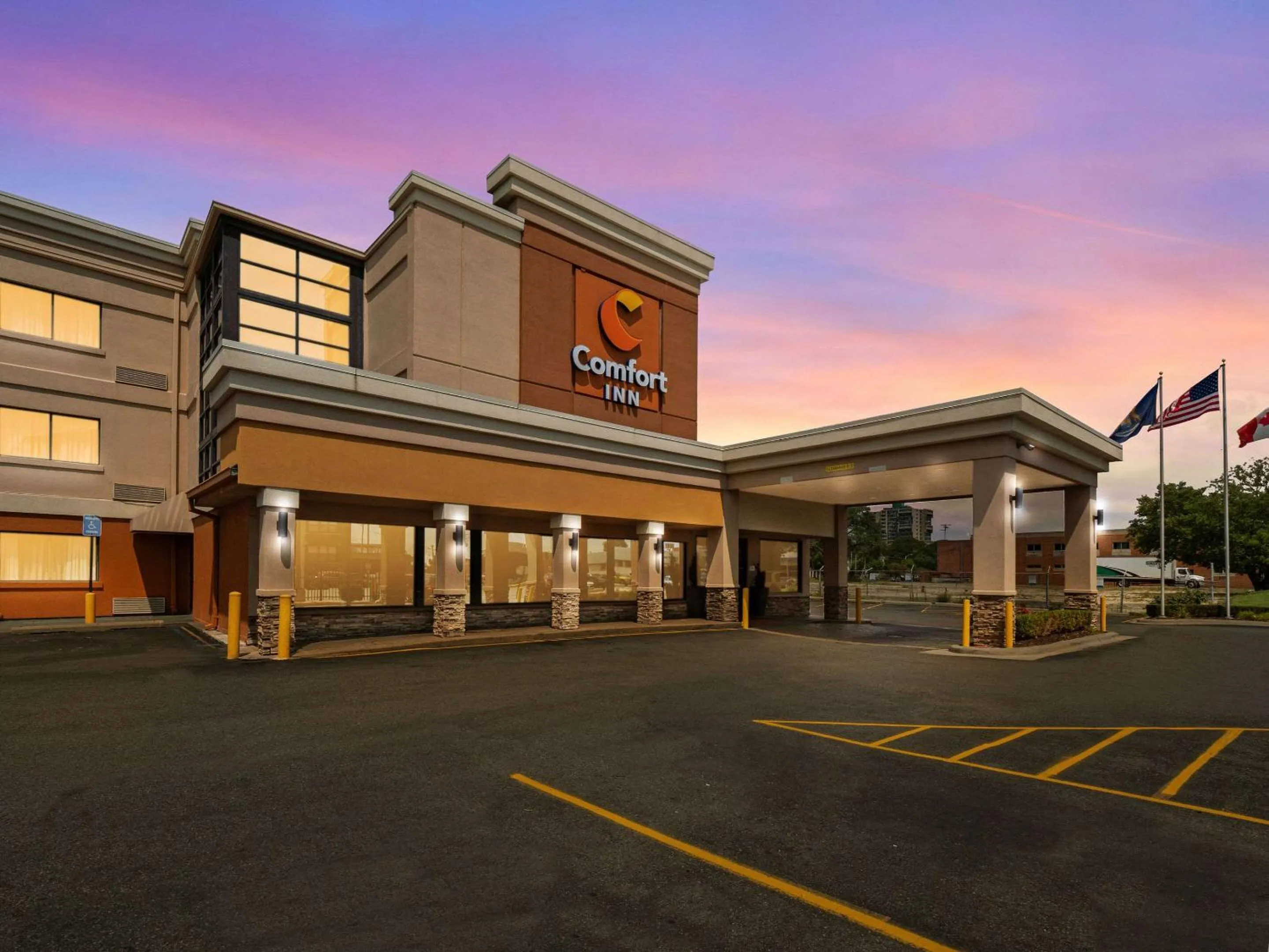 Property building in Comfort Inn Detroit Downtown