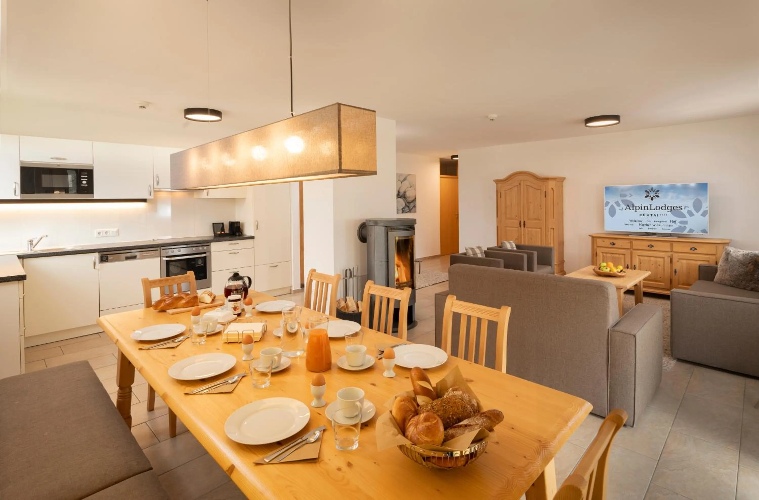 Dining area in AlpinLodges Kühtai