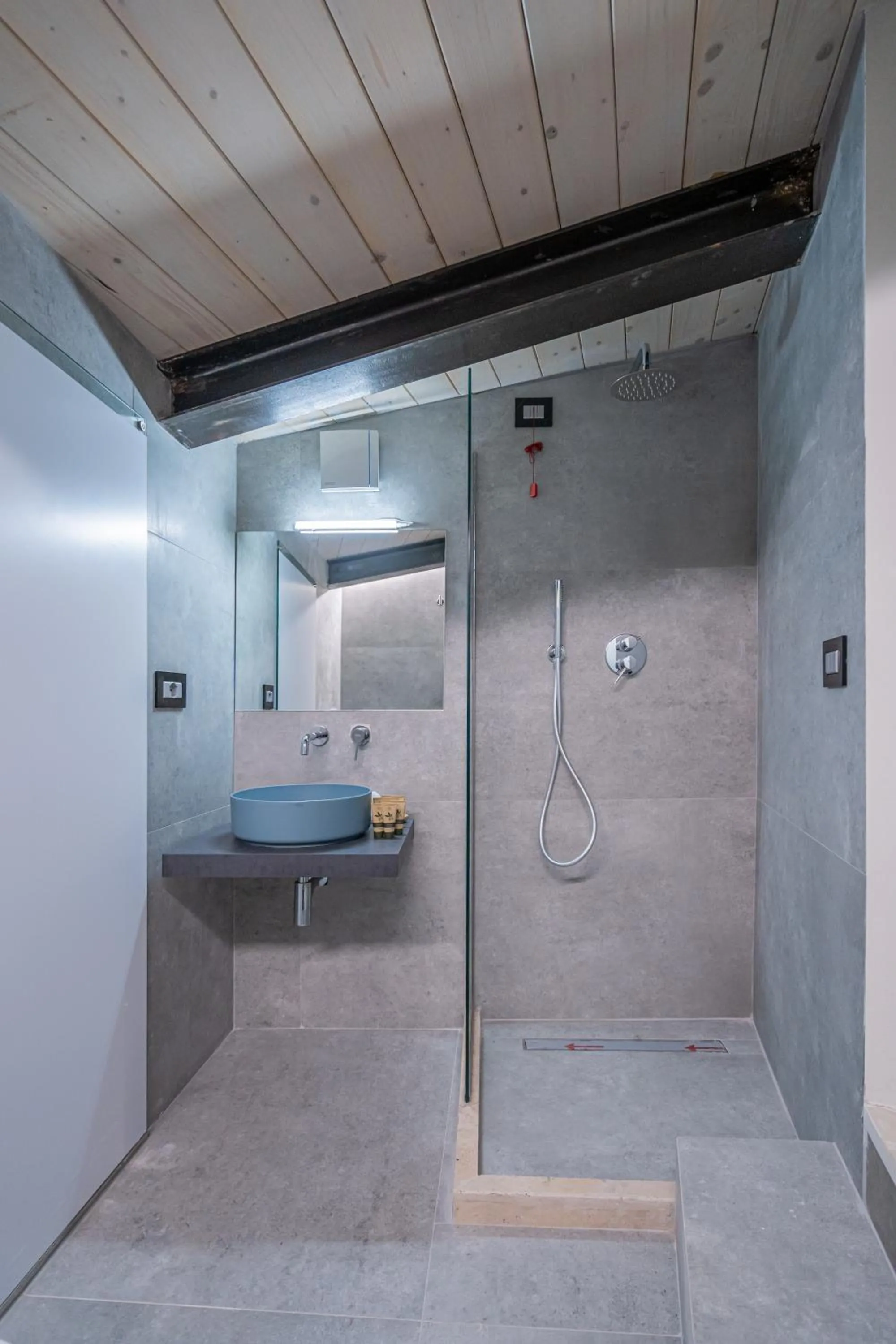 Shower, Bed in Anfihouse B&B and Apartments