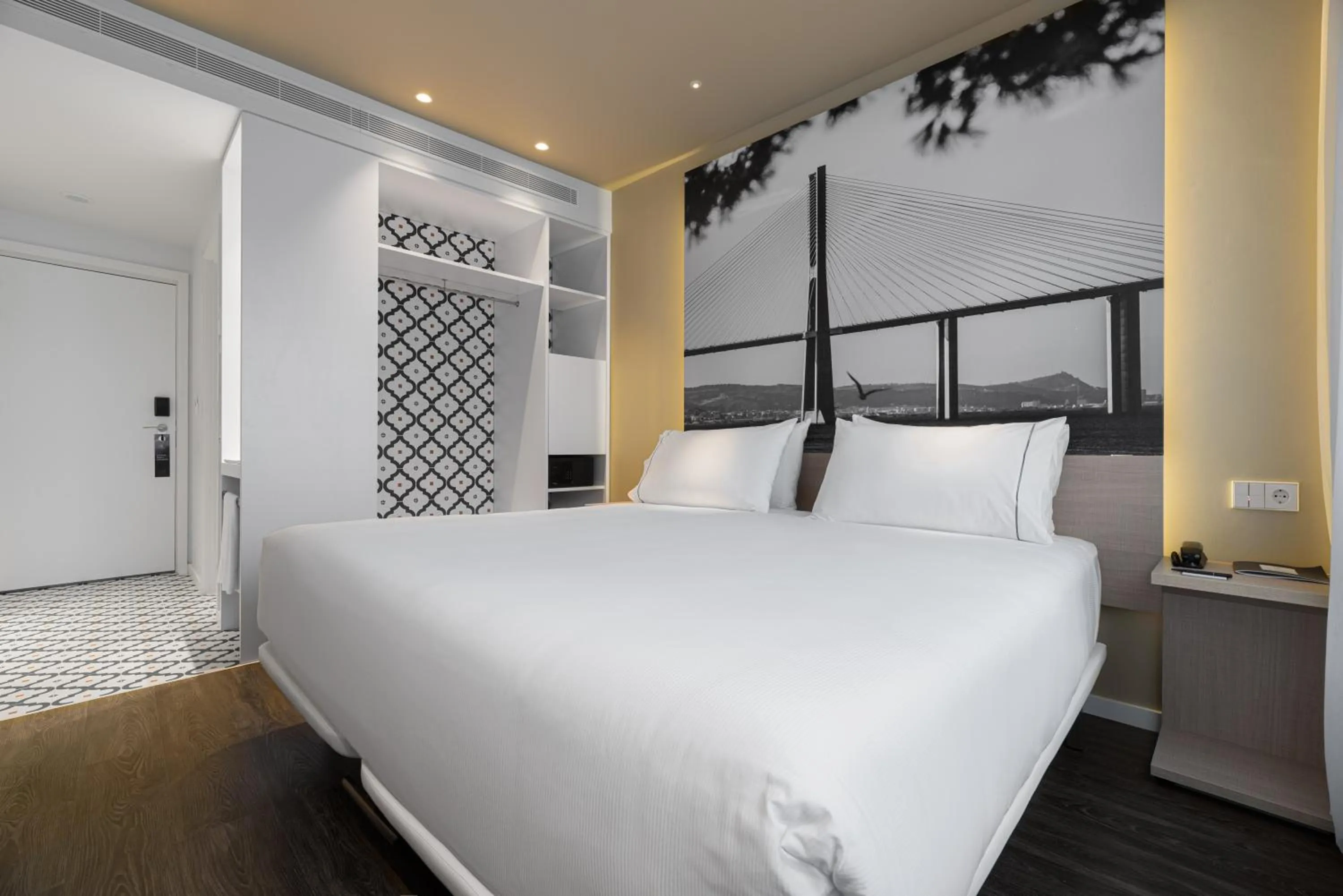 Bed in Ikonik Lisboa