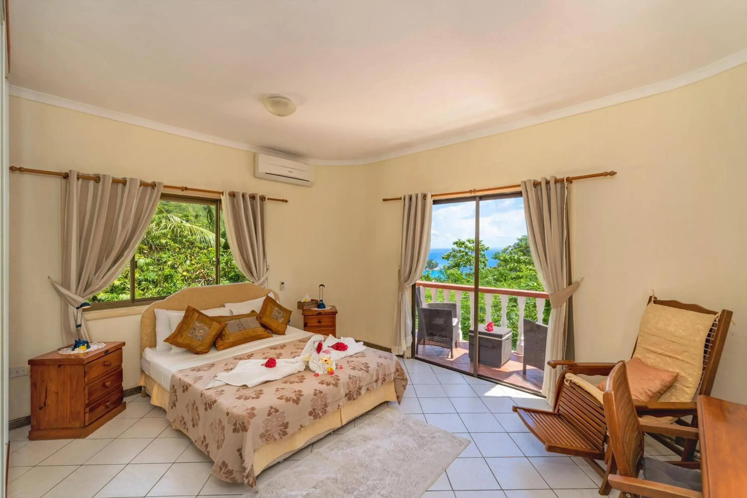 Photo of the whole room, Bed in Carana Hilltop Villa Seychelles Photo of the whole room, Bed in Carana Hilltop Villa Seychelles