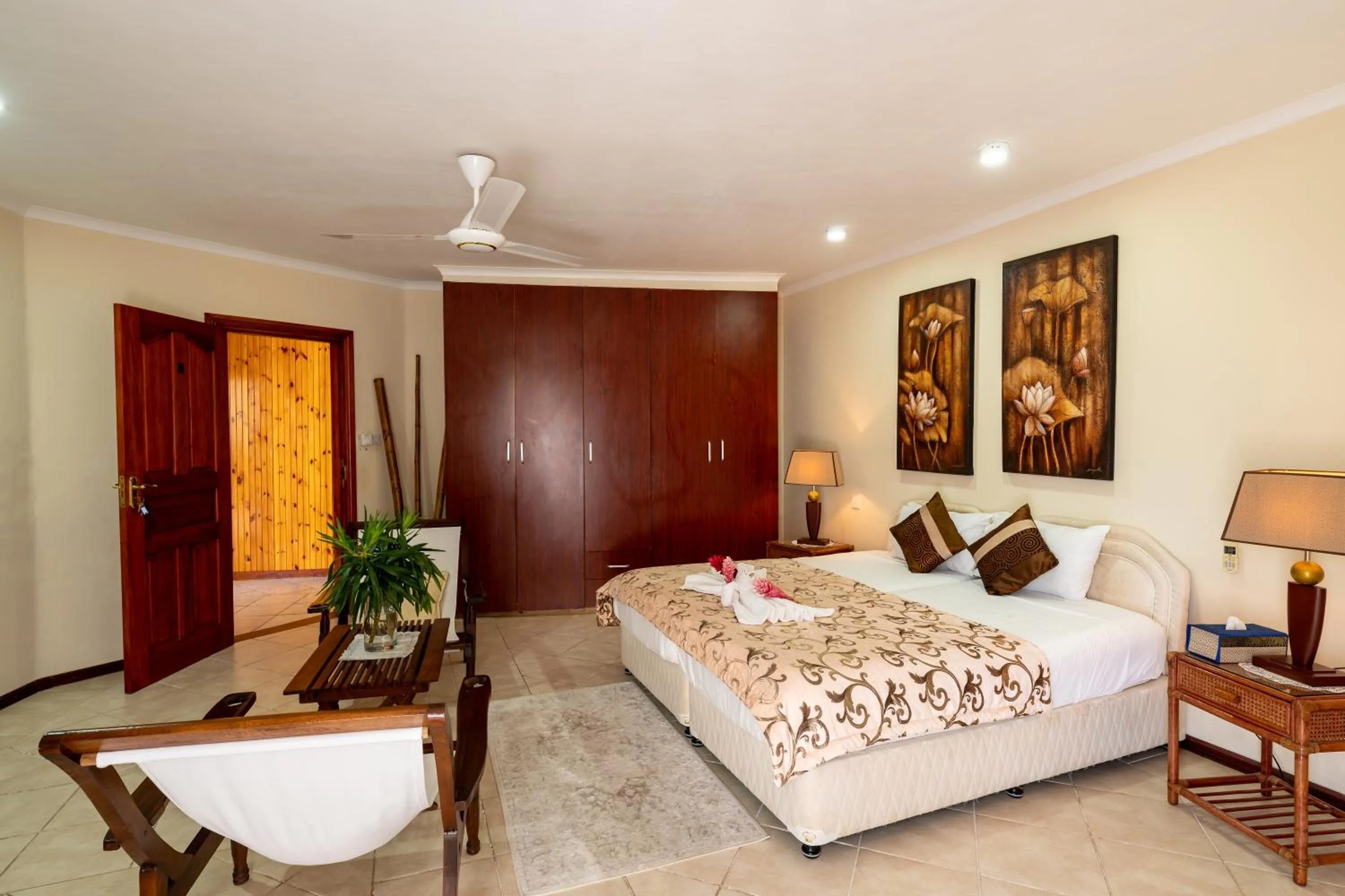 Photo of the whole room, Bed in Carana Hilltop Villa Seychelles