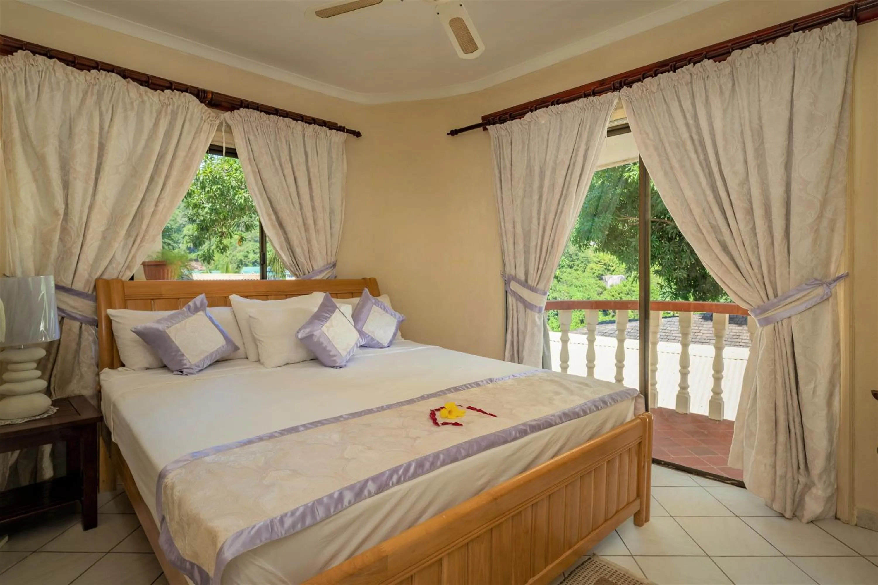 Bed in Carana Hilltop Villa Seychelles