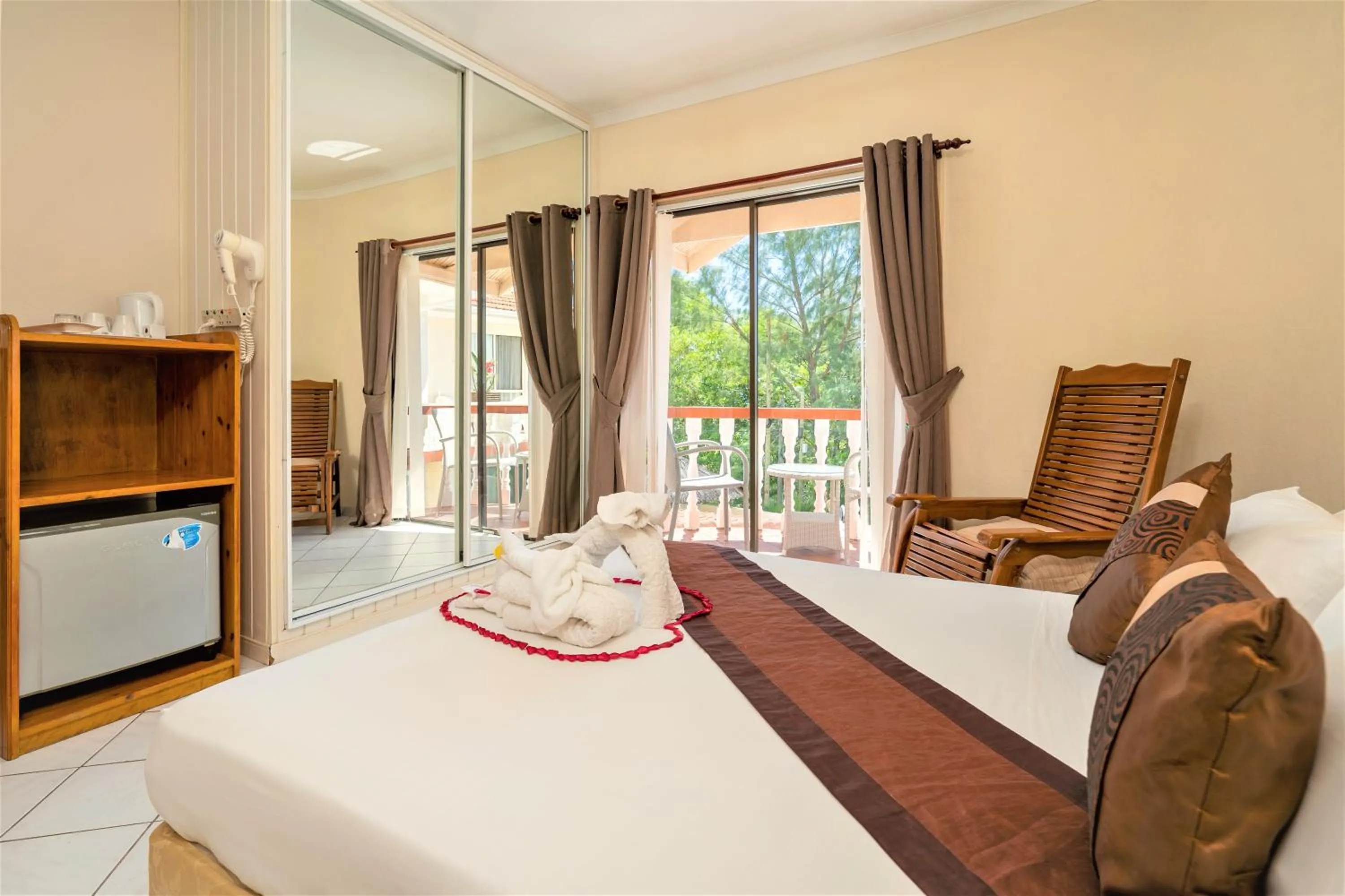 Bed in Carana Hilltop Villa Seychelles