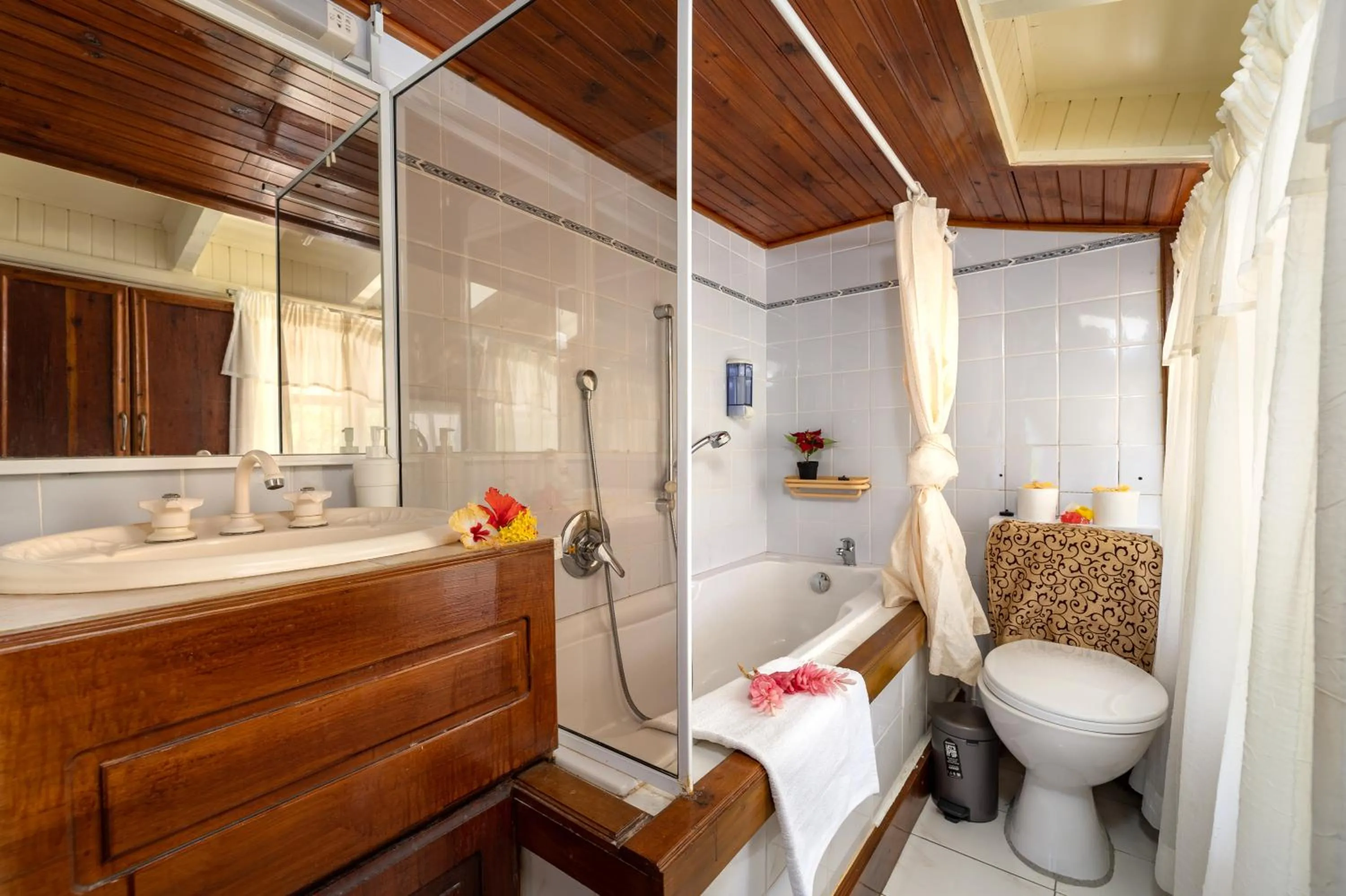 Bathroom in Carana Hilltop Villa Seychelles