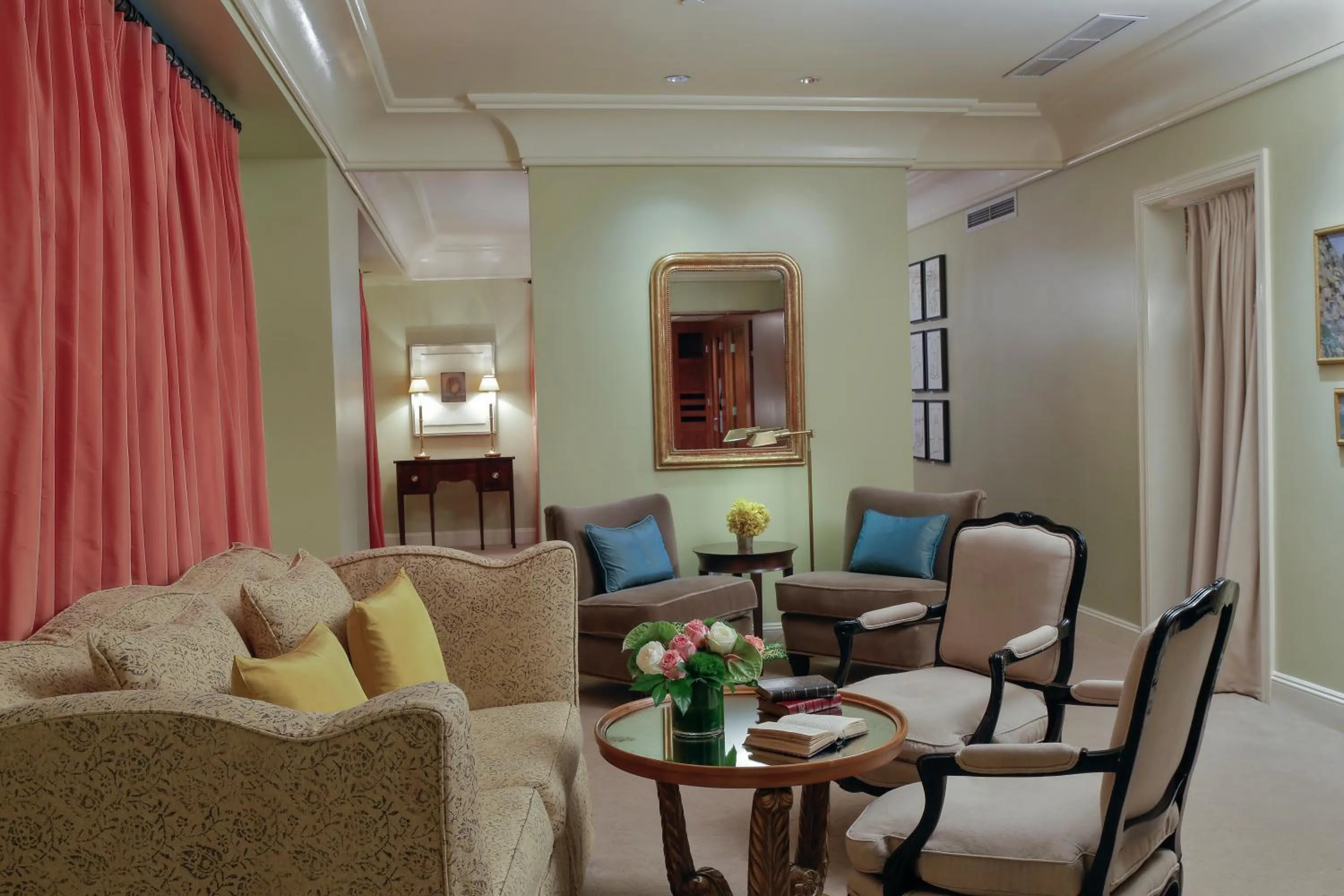 Living room in Taj Campton Place