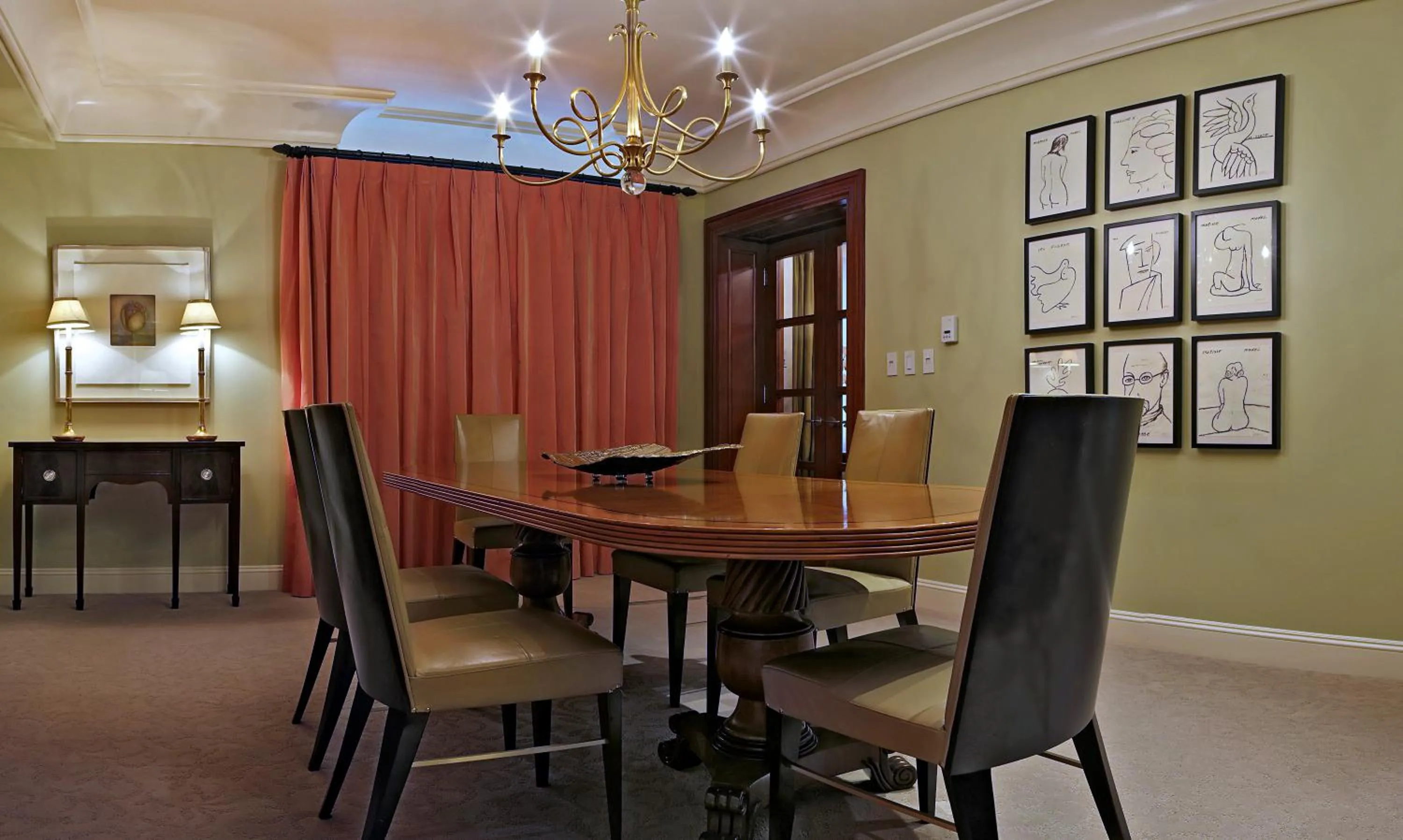 Dining area in Taj Campton Place