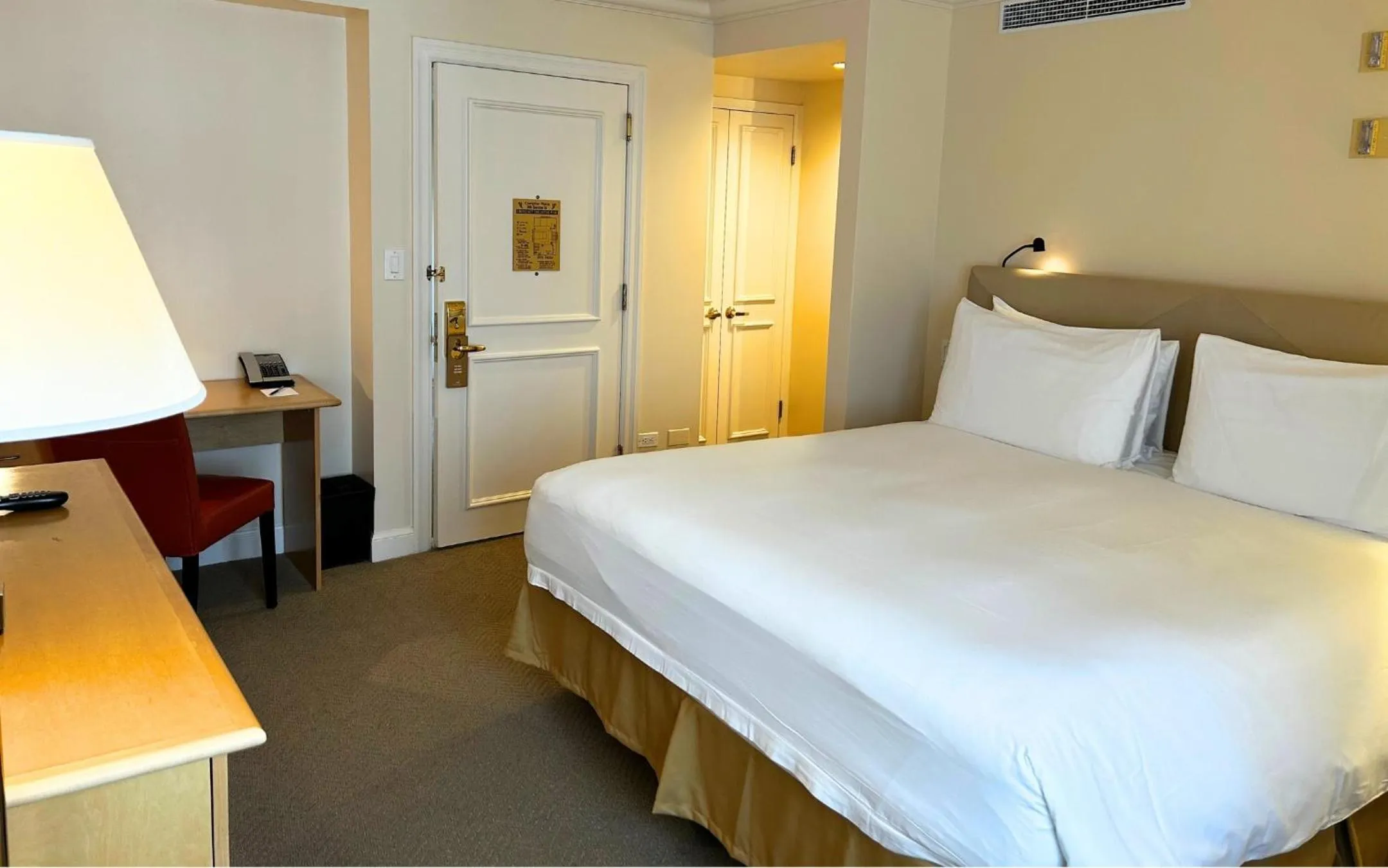 acessibility, Bed in Taj Campton Place