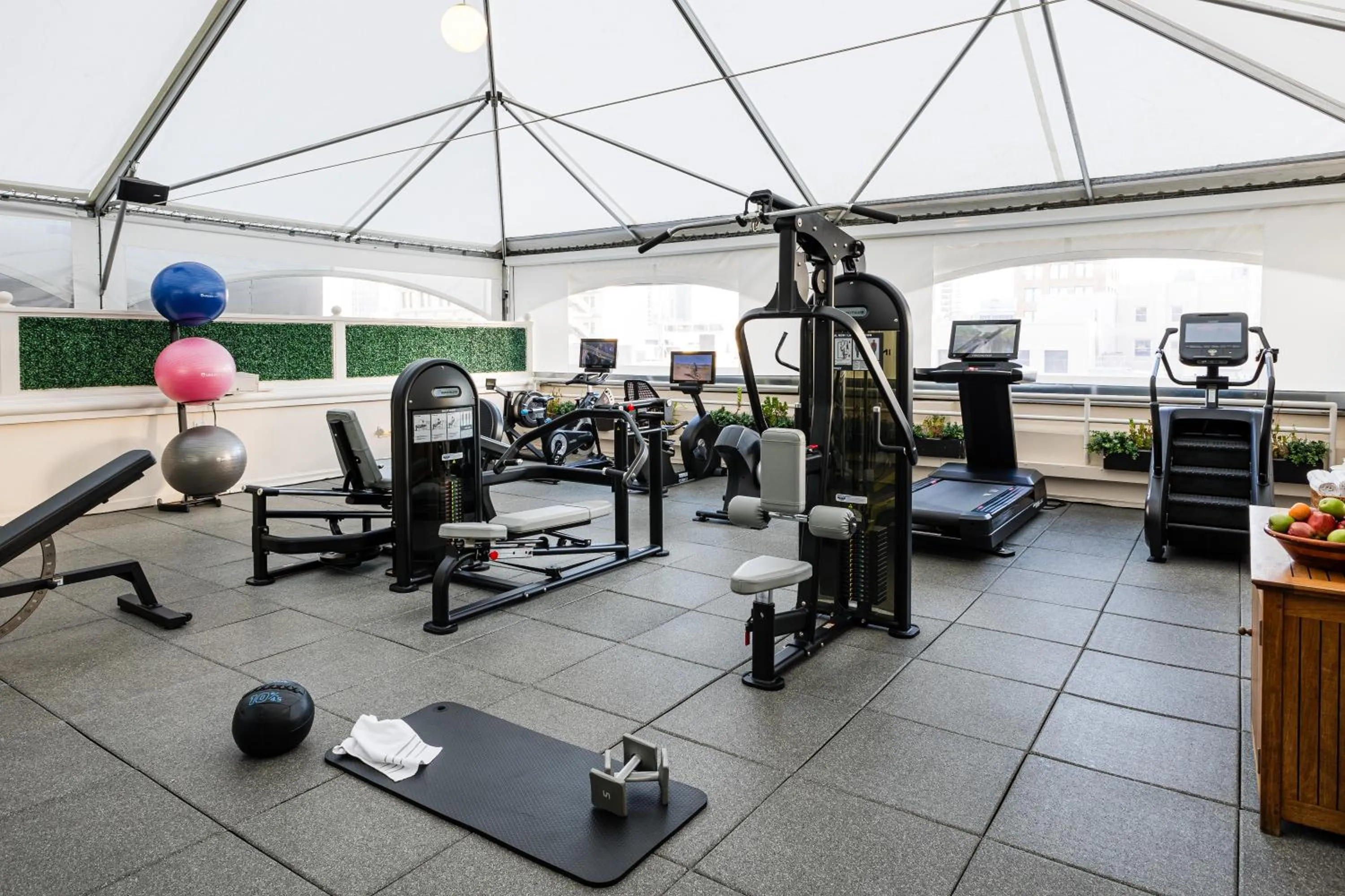 Fitness centre/facilities in Taj Campton Place