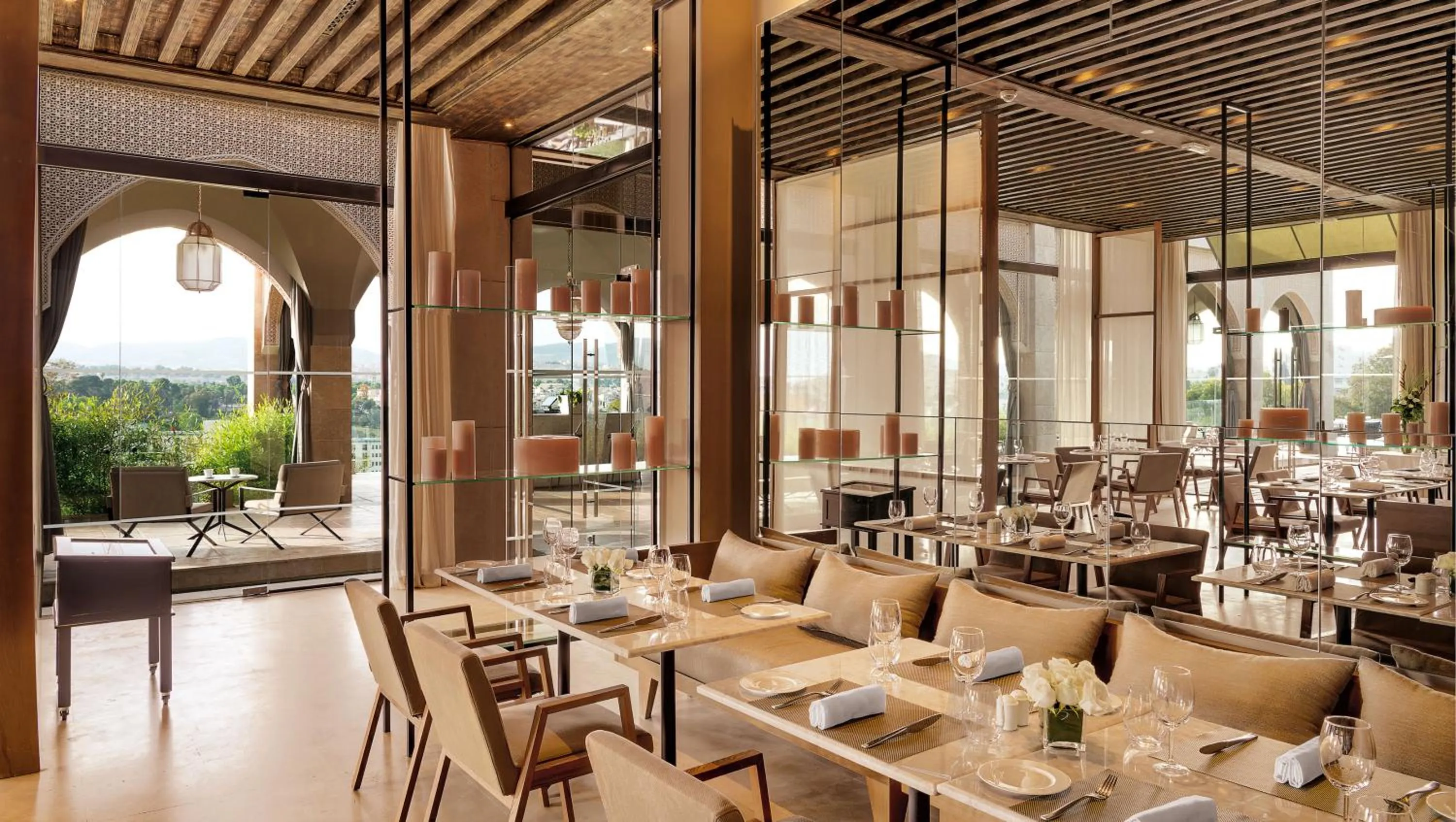 Restaurant/places to eat in Hotel Sahrai