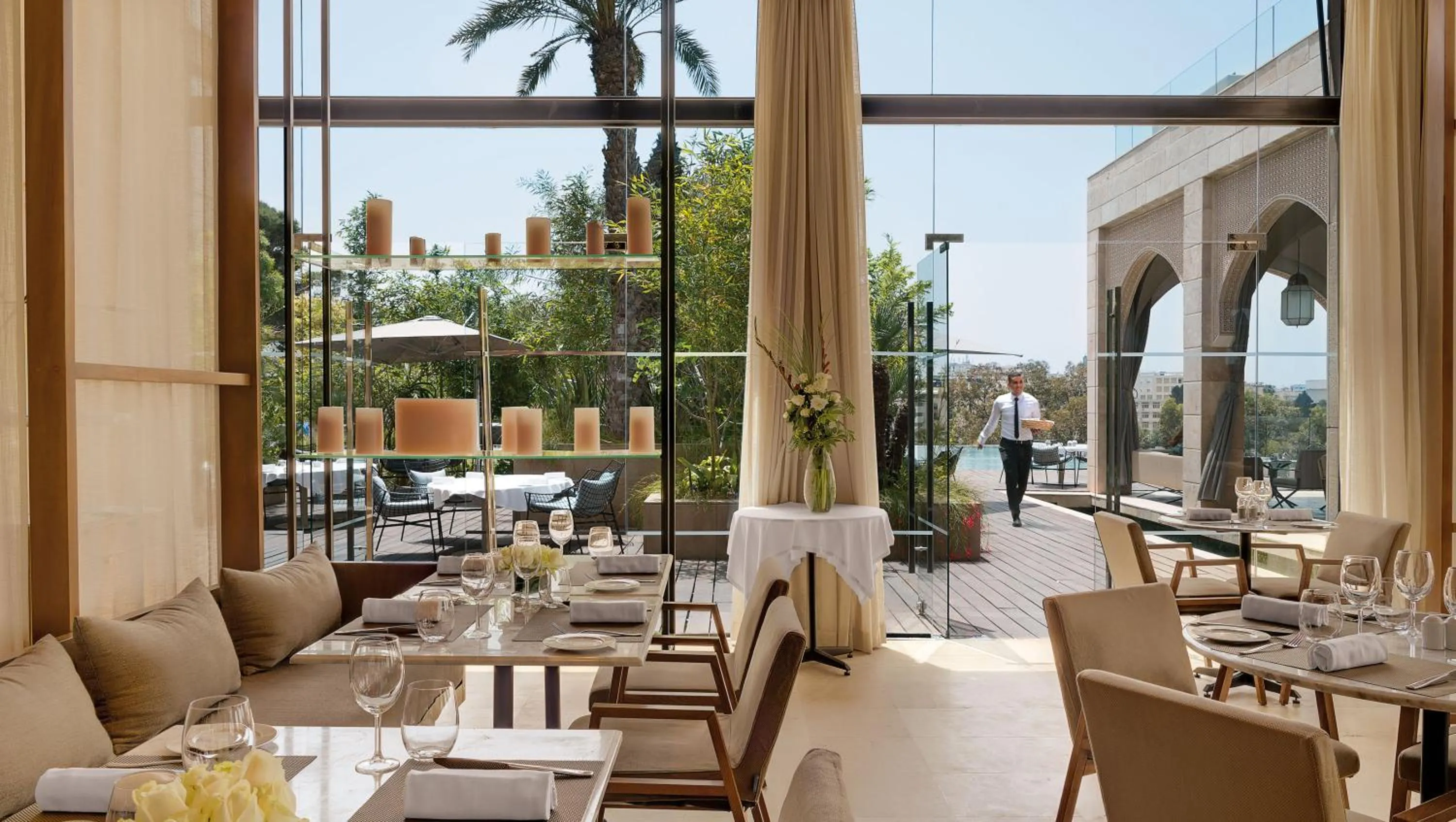 Restaurant/places to eat in Hotel Sahrai