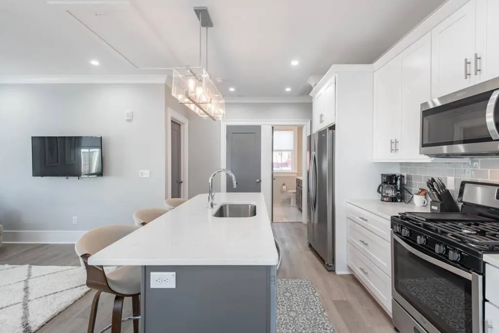 The Santee Suite at 122 Spring