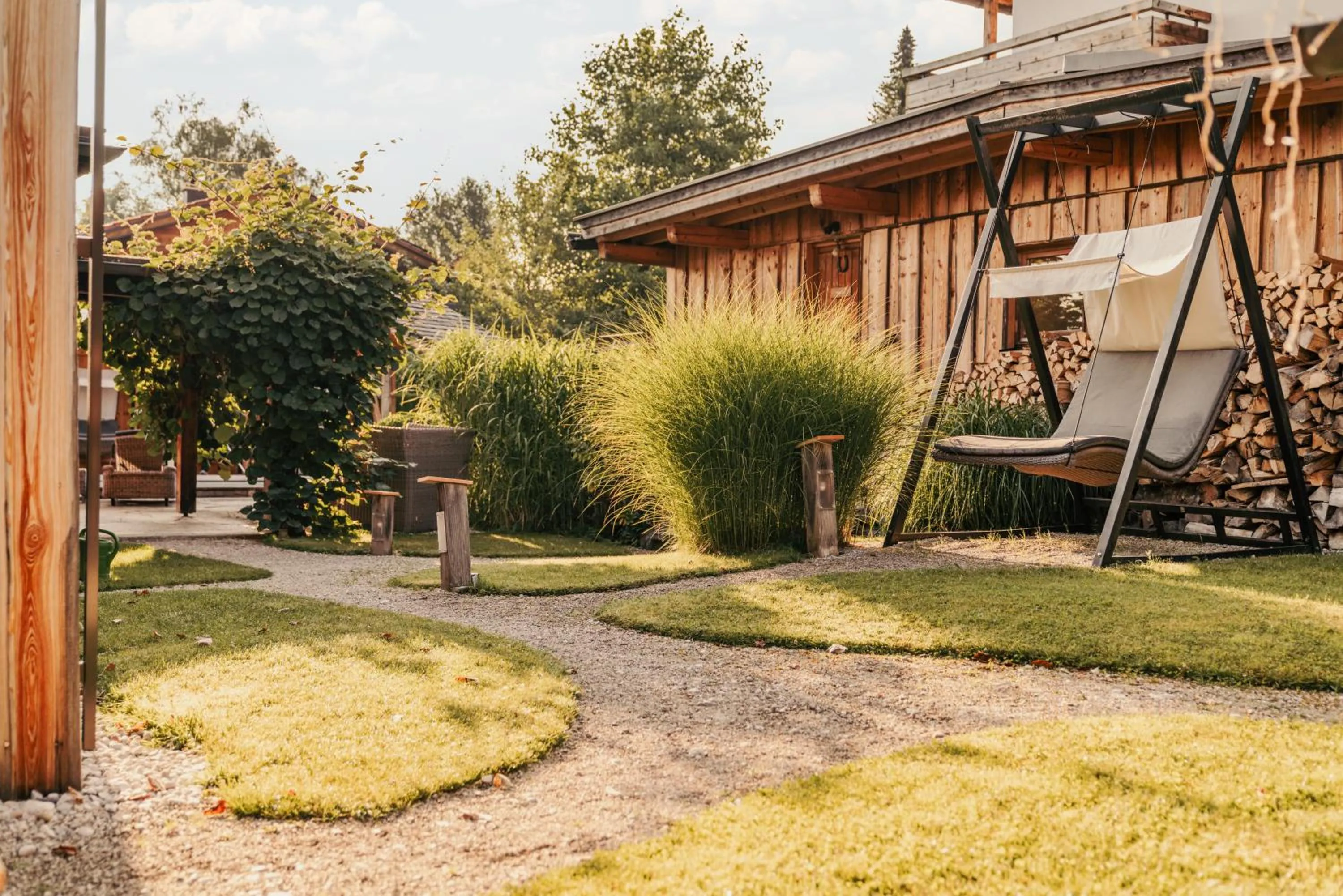 Garden in Staudacherhof in Garmisch-Partenkirchen I Blick aufs Zugspitzmassiv I einzigartige Bayurvida Küche