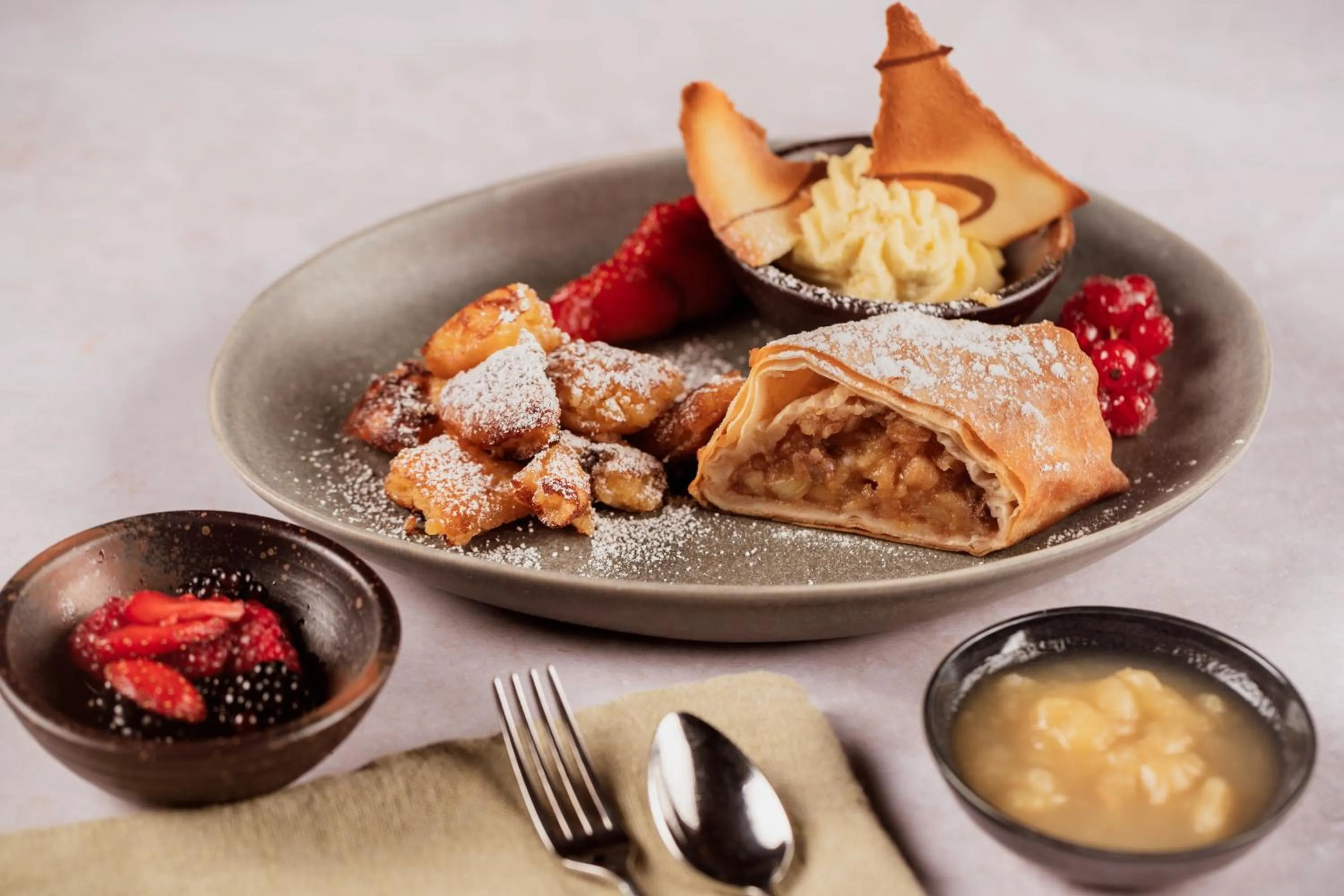 Food and drinks in Staudacherhof in Garmisch-Partenkirchen I Blick aufs Zugspitzmassiv I einzigartige Bayurvida Küche