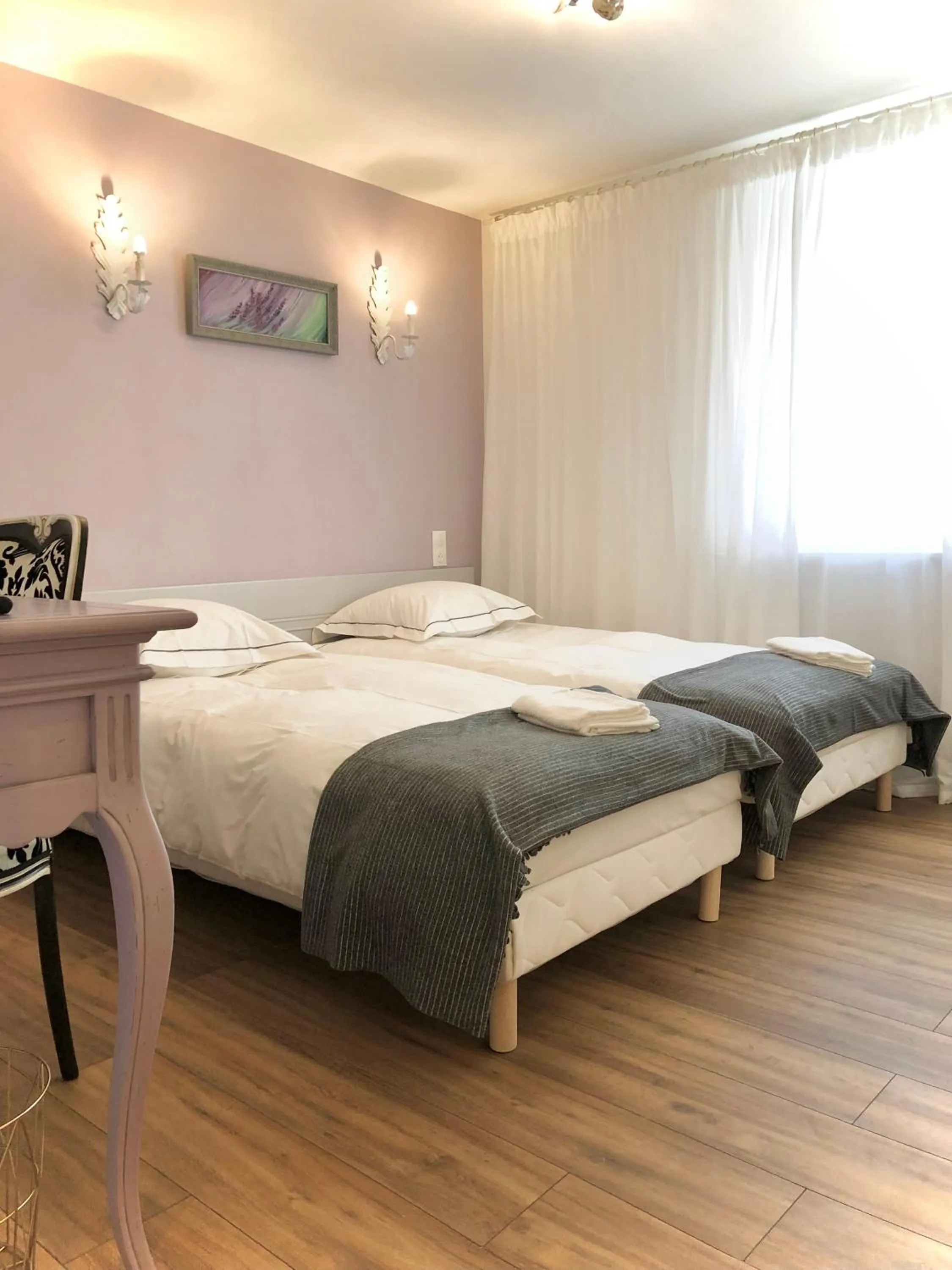 Photo of the whole room, Bed in Hôtel D’Artiste