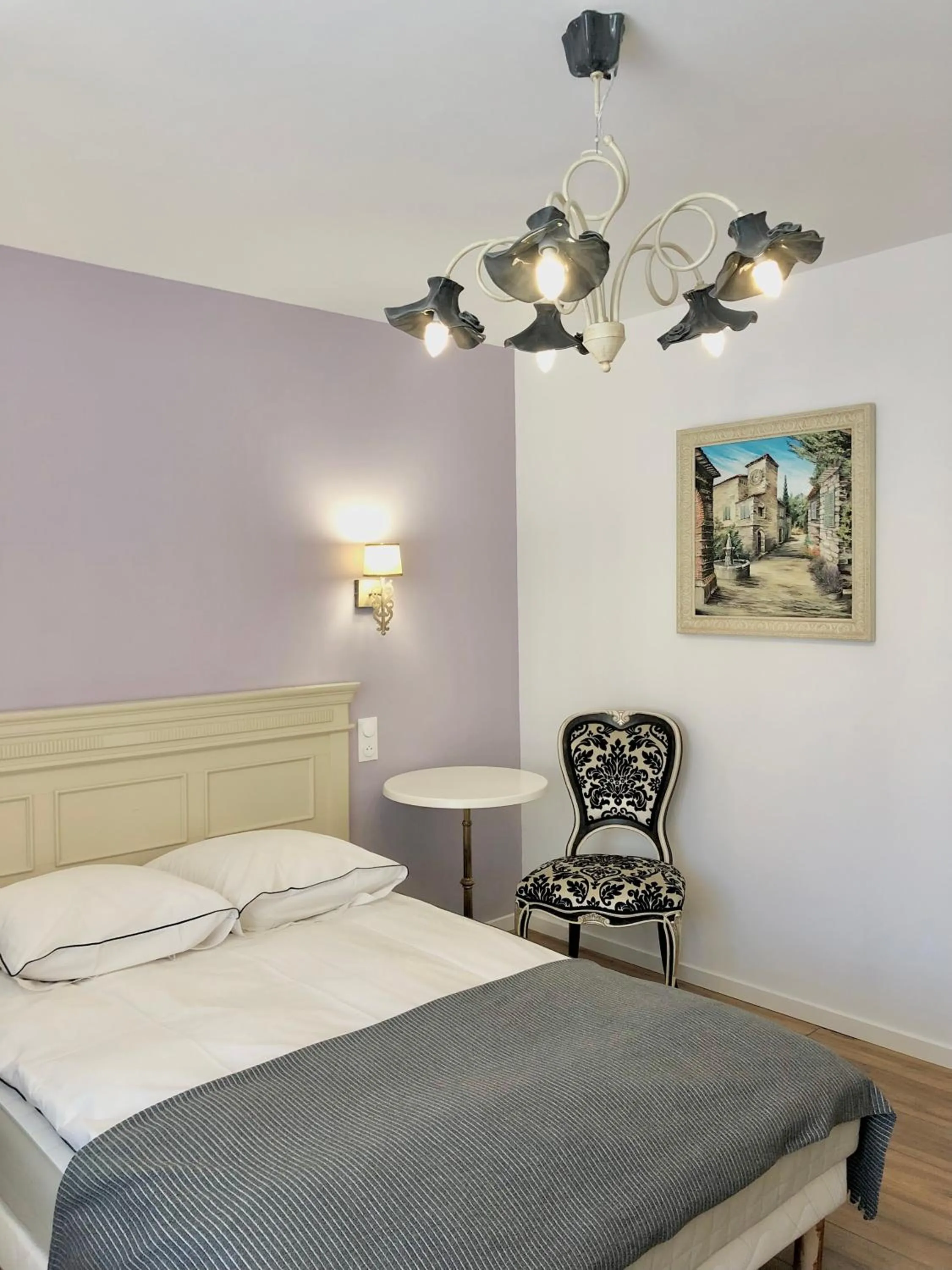 Photo of the whole room, Bed in Hôtel D’Artiste