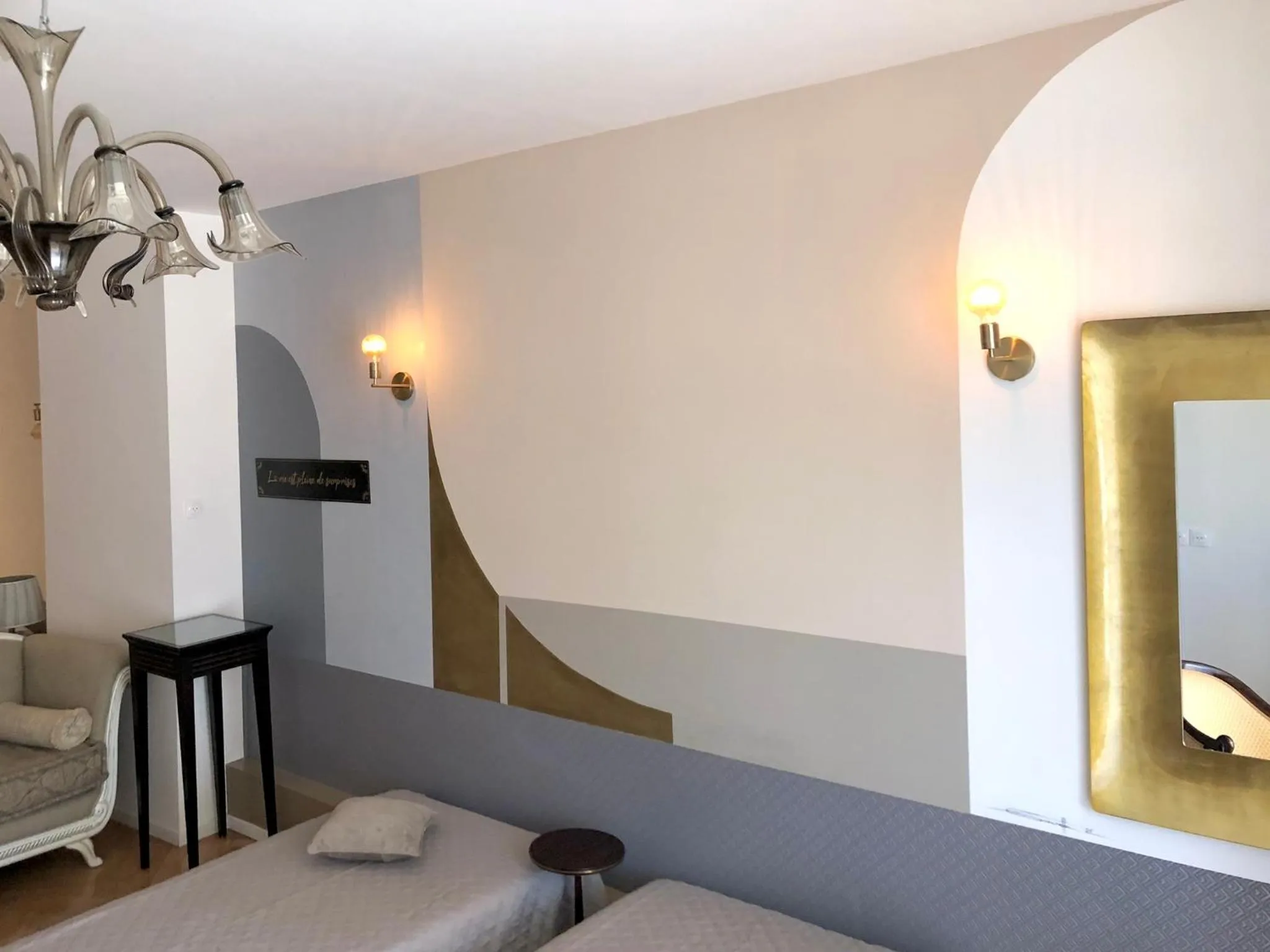 Photo of the whole room in Hôtel D’Artiste