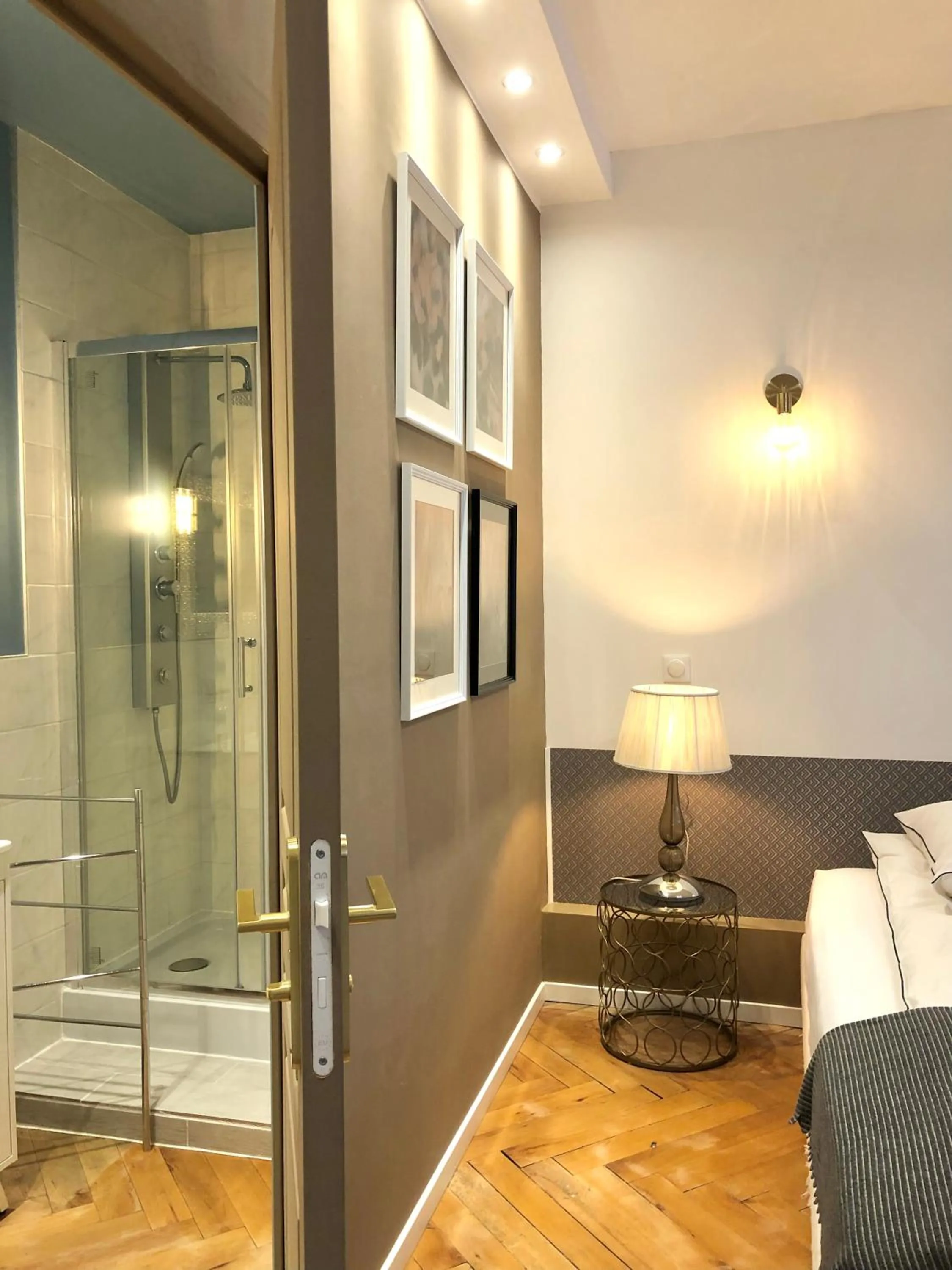 Bathroom in Hôtel D’Artiste