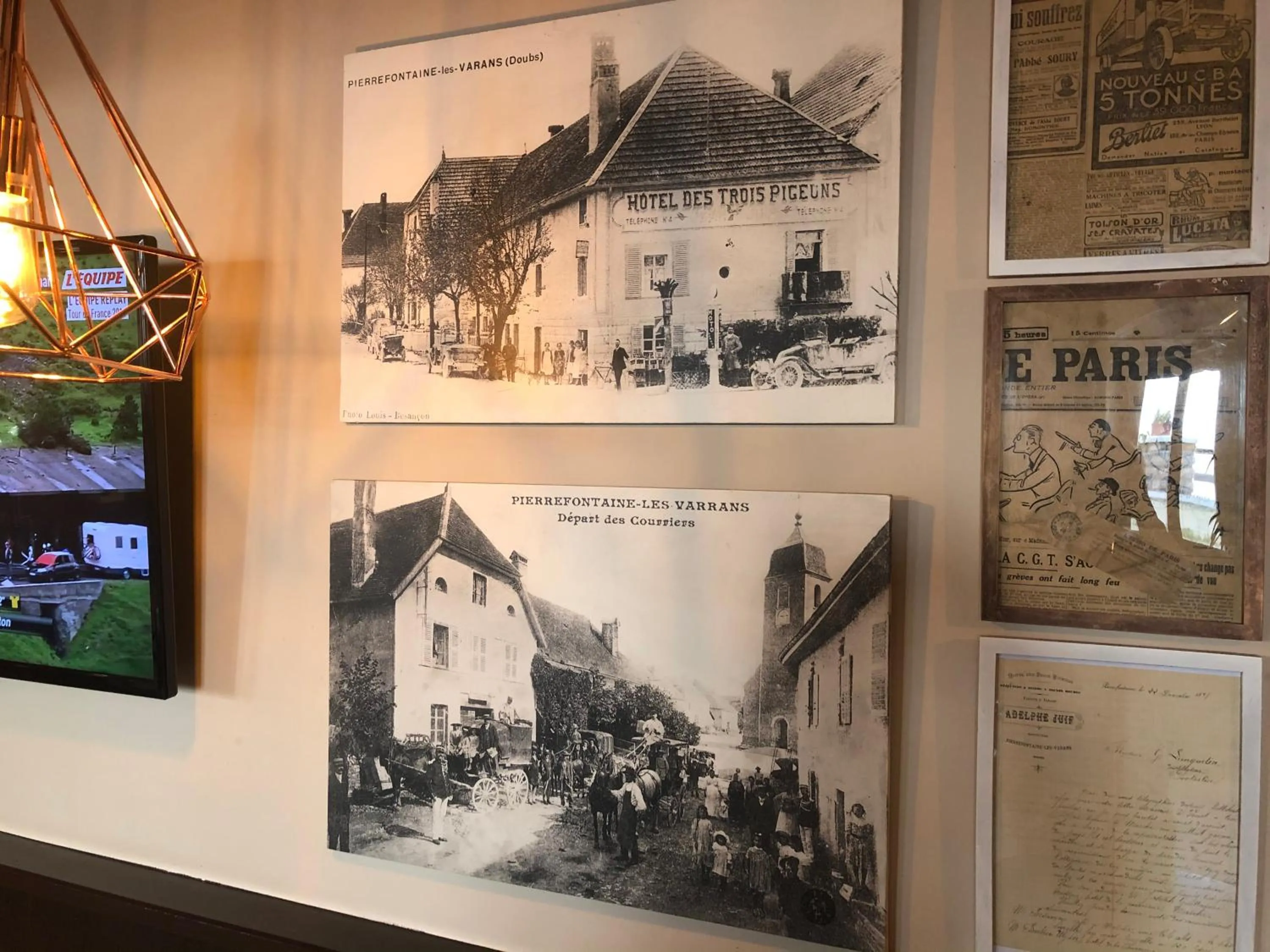 Lounge or bar in Hôtel D’Artiste