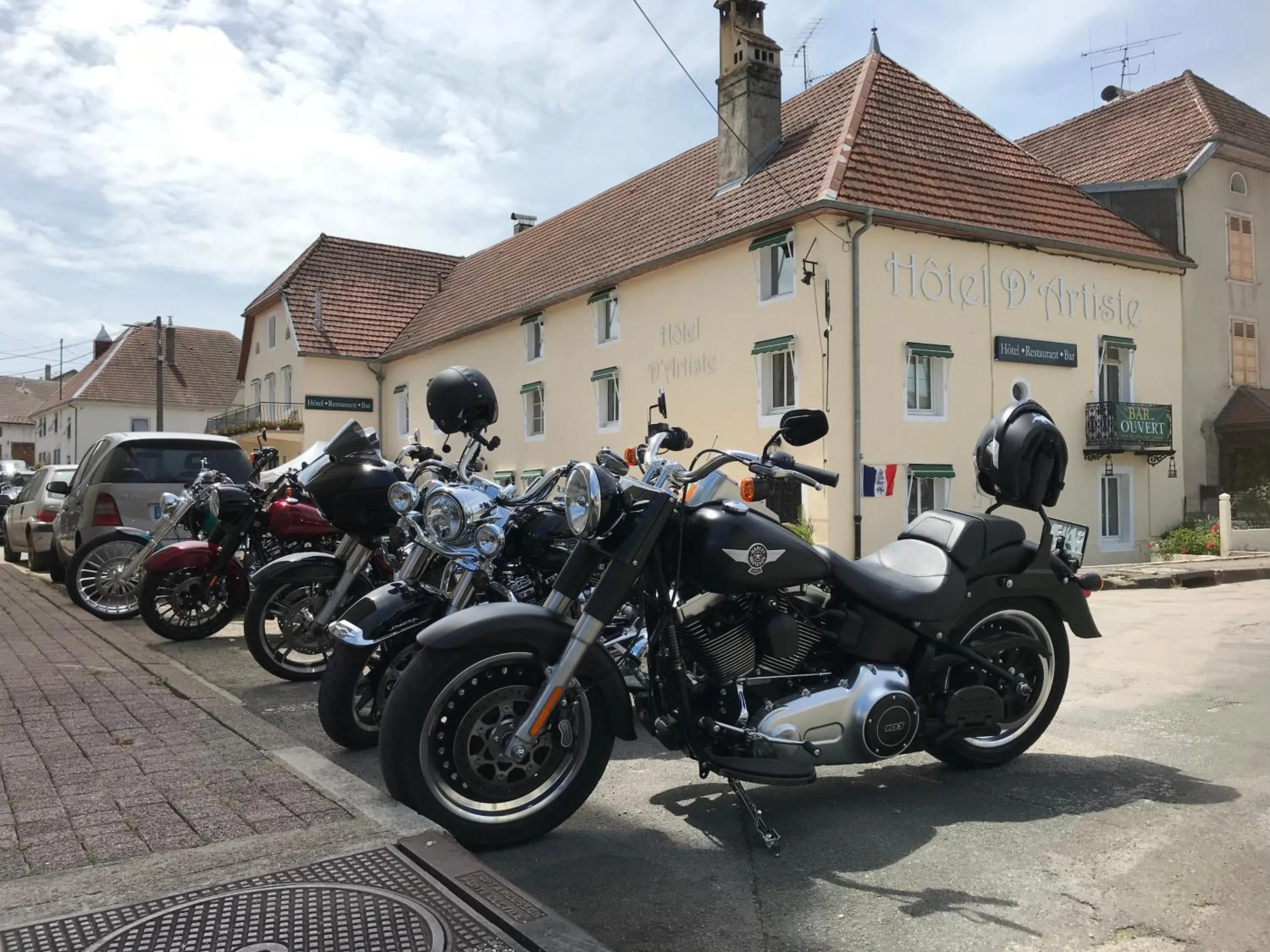 Facade/entrance in Hôtel D’Artiste