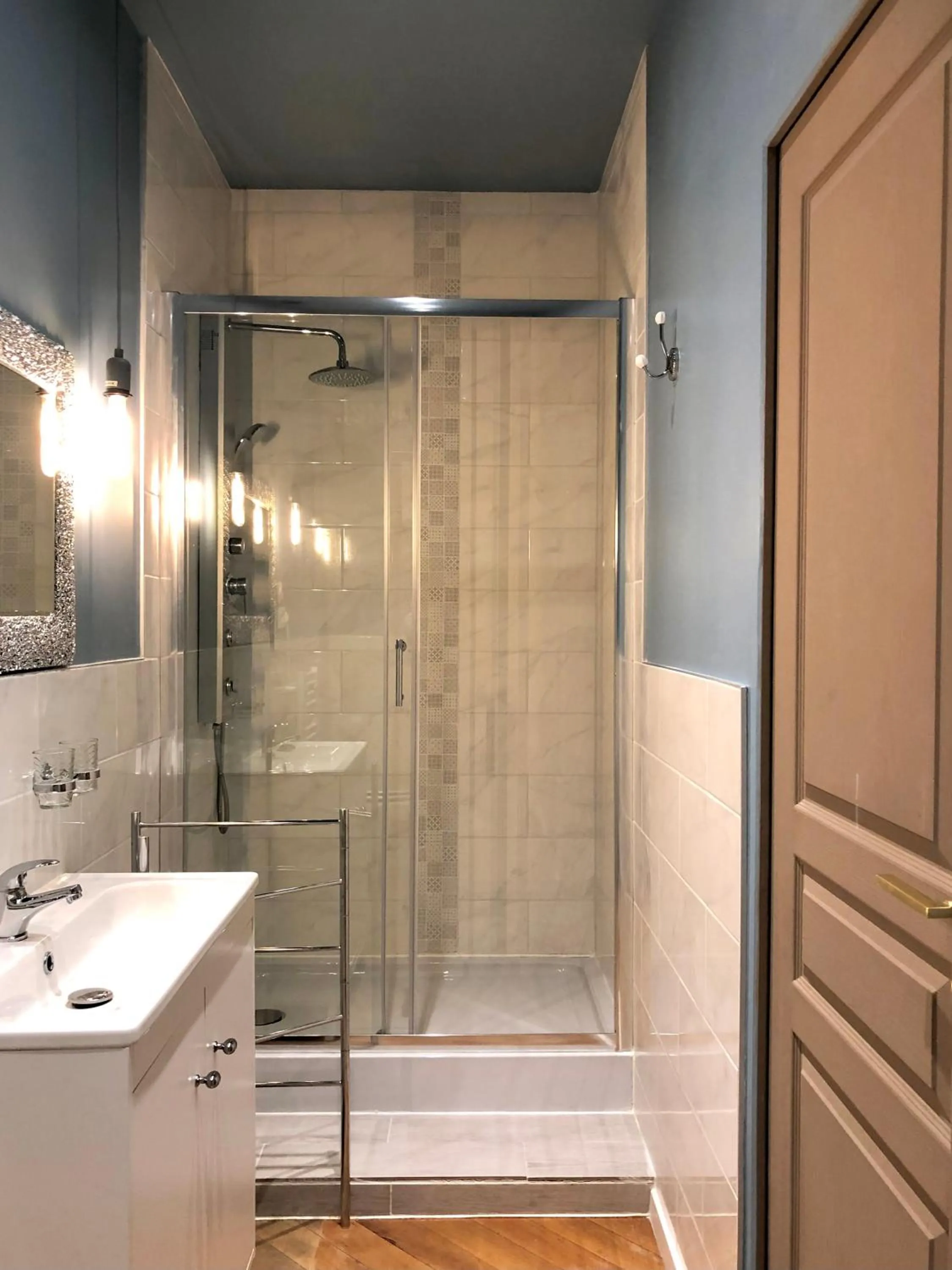 Bathroom in Hôtel D’Artiste