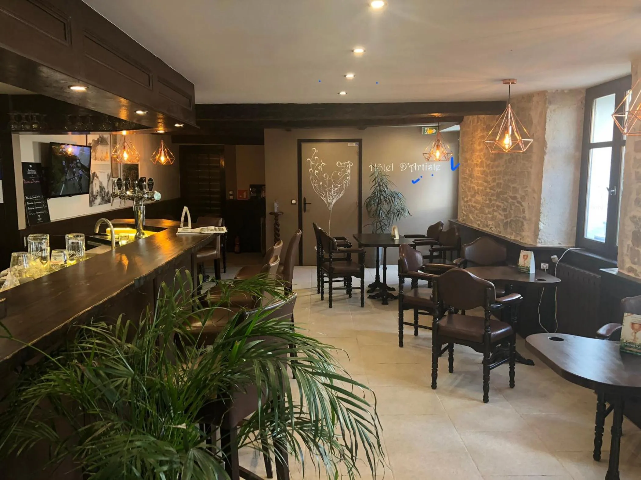 Restaurant/places to eat in Hôtel D’Artiste