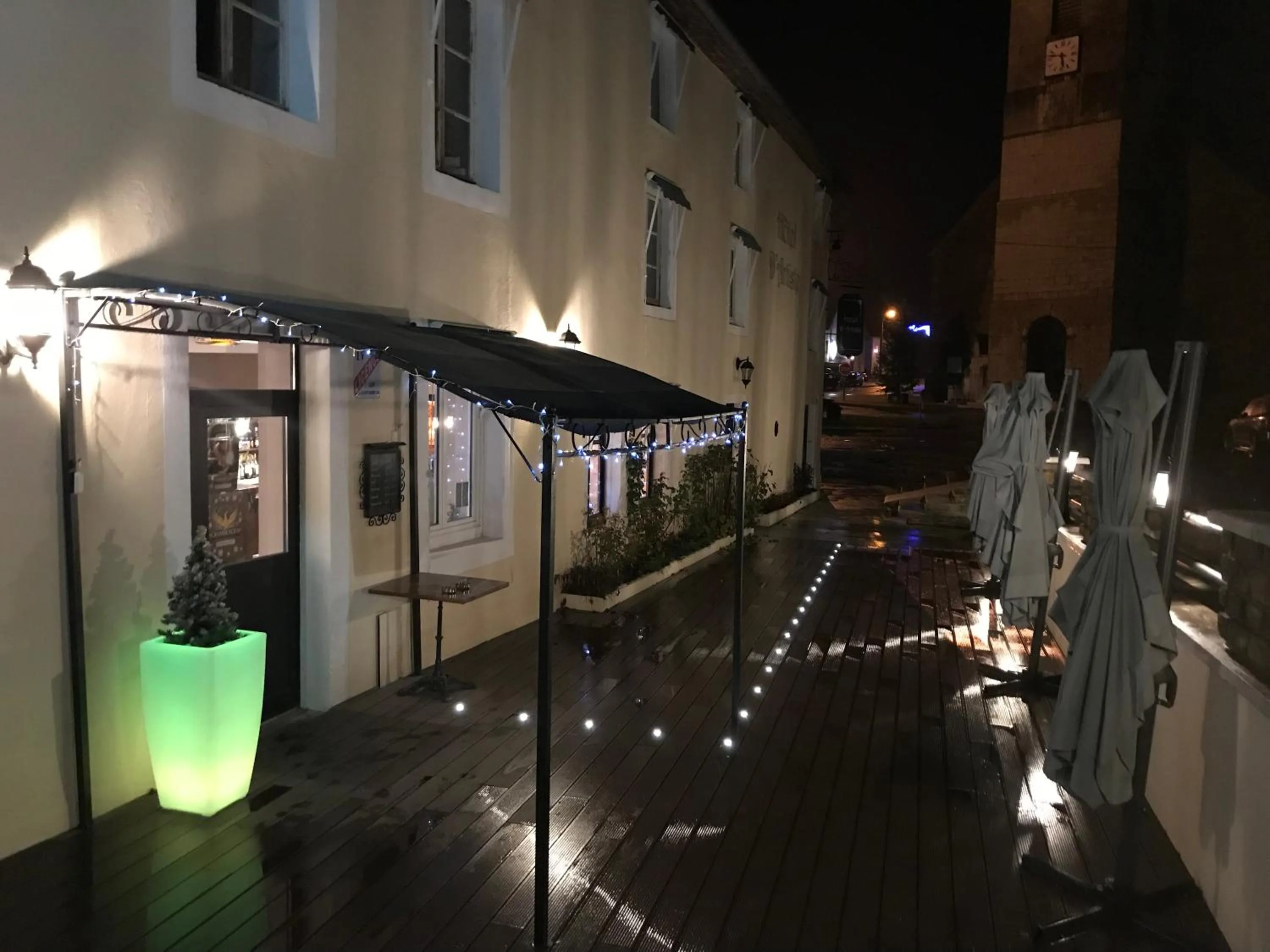 Facade/entrance in Hôtel D’Artiste