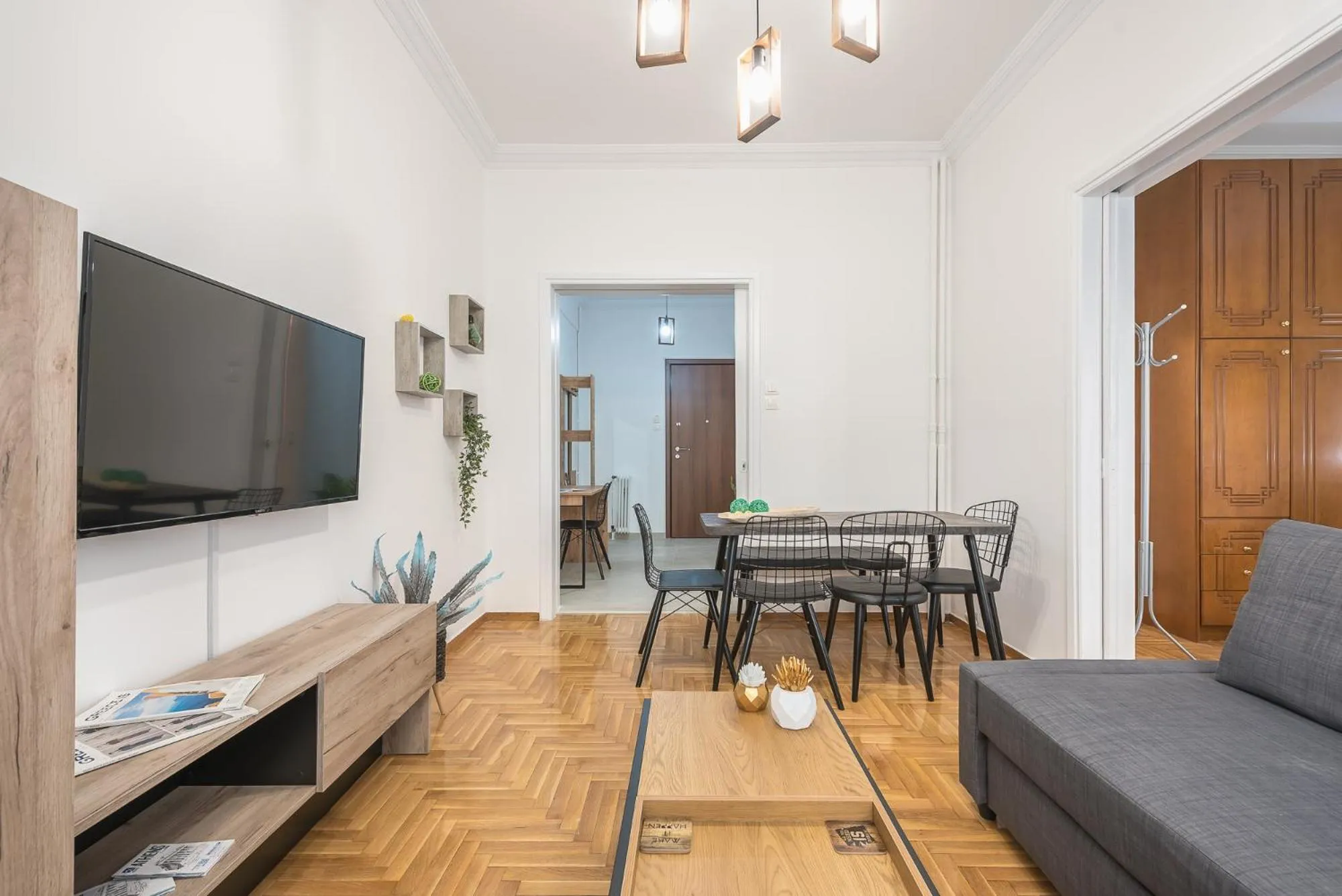 TV and multimedia in Athens Bright Suite by CloudKeys
