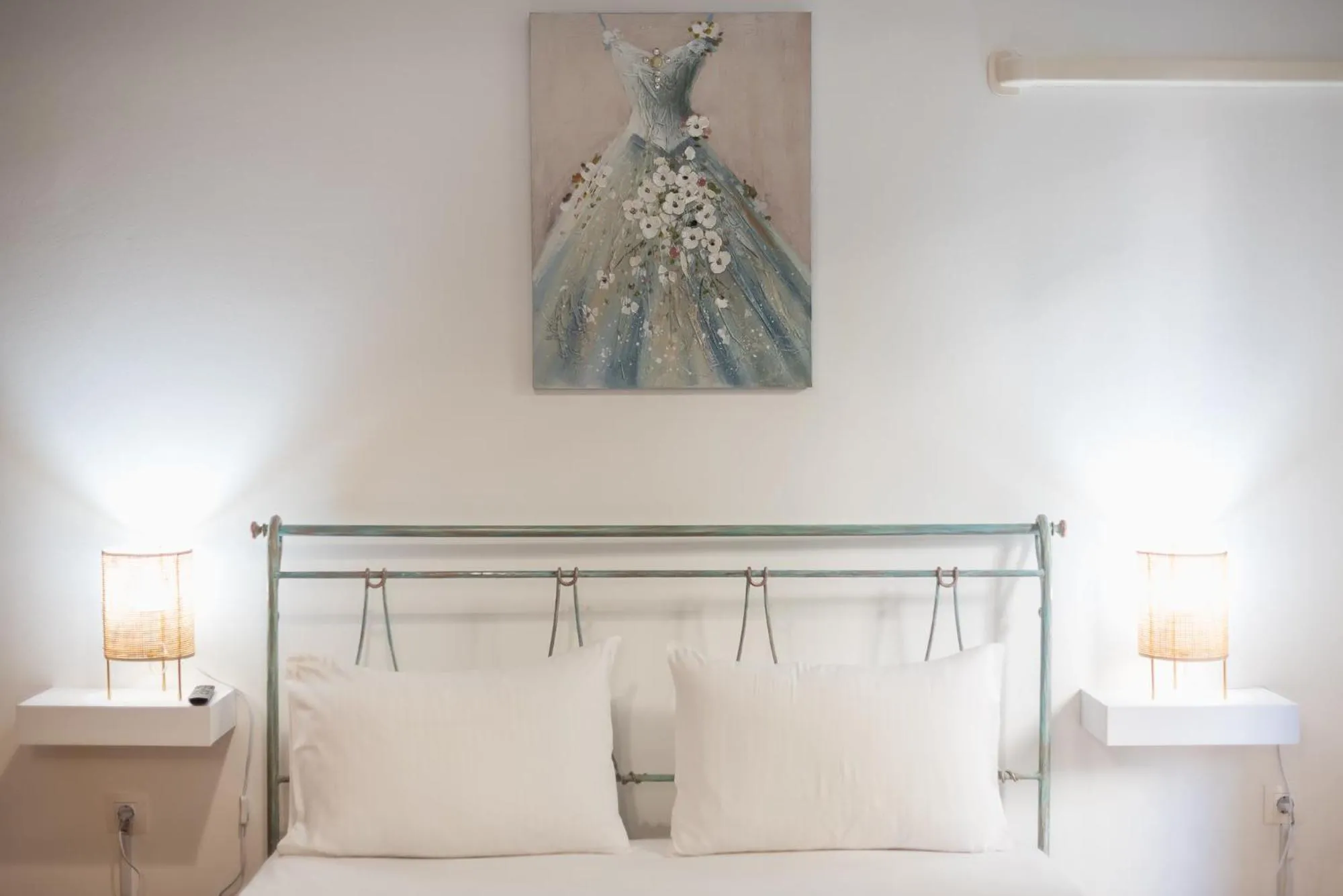 Bed in Athens Bright Suite by CloudKeys