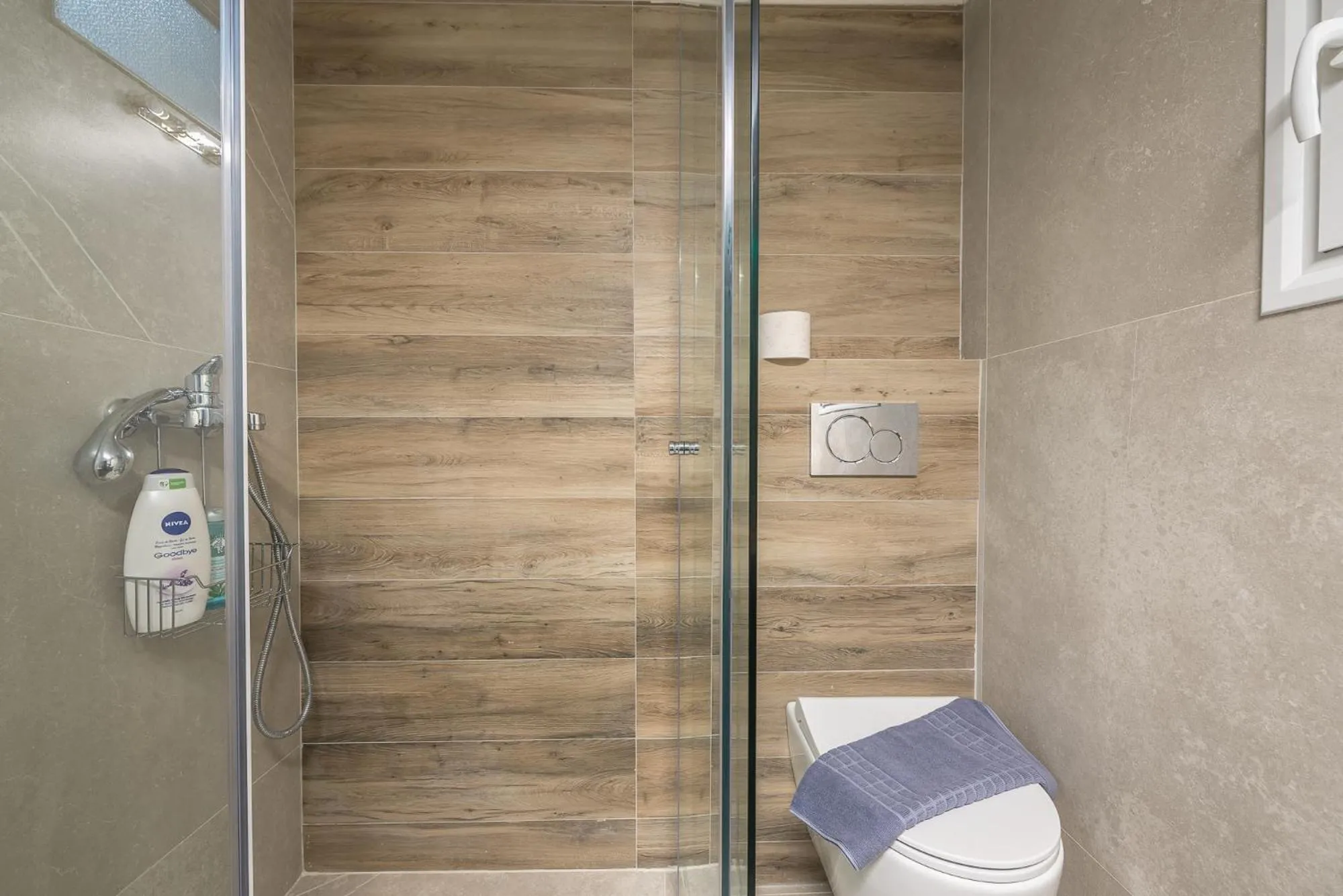 Bathroom in Athens Bright Suite by CloudKeys