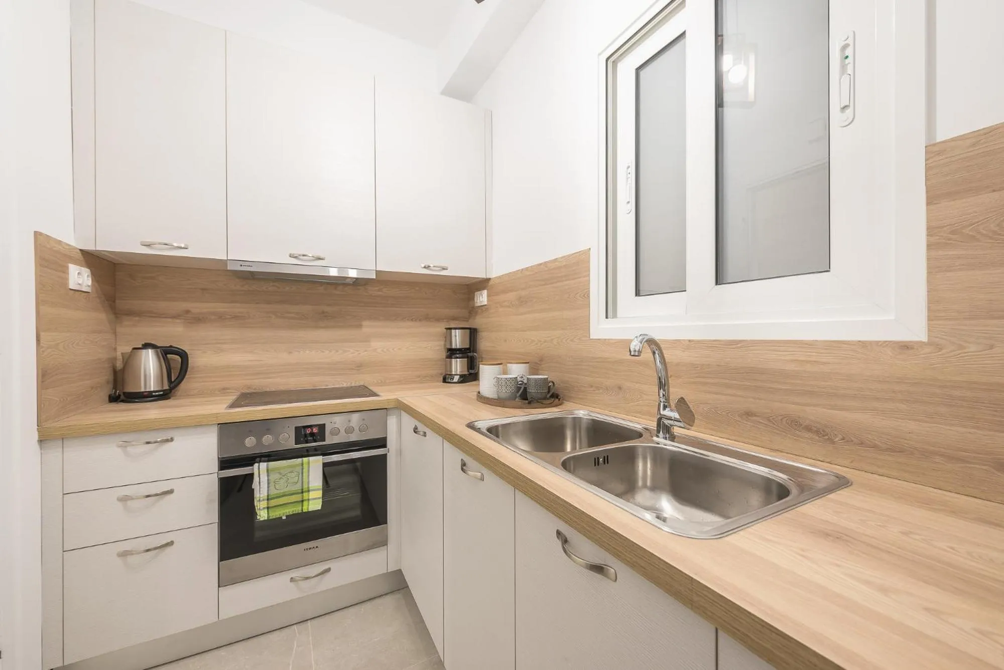 Kitchen or kitchenette in Athens Bright Suite by CloudKeys