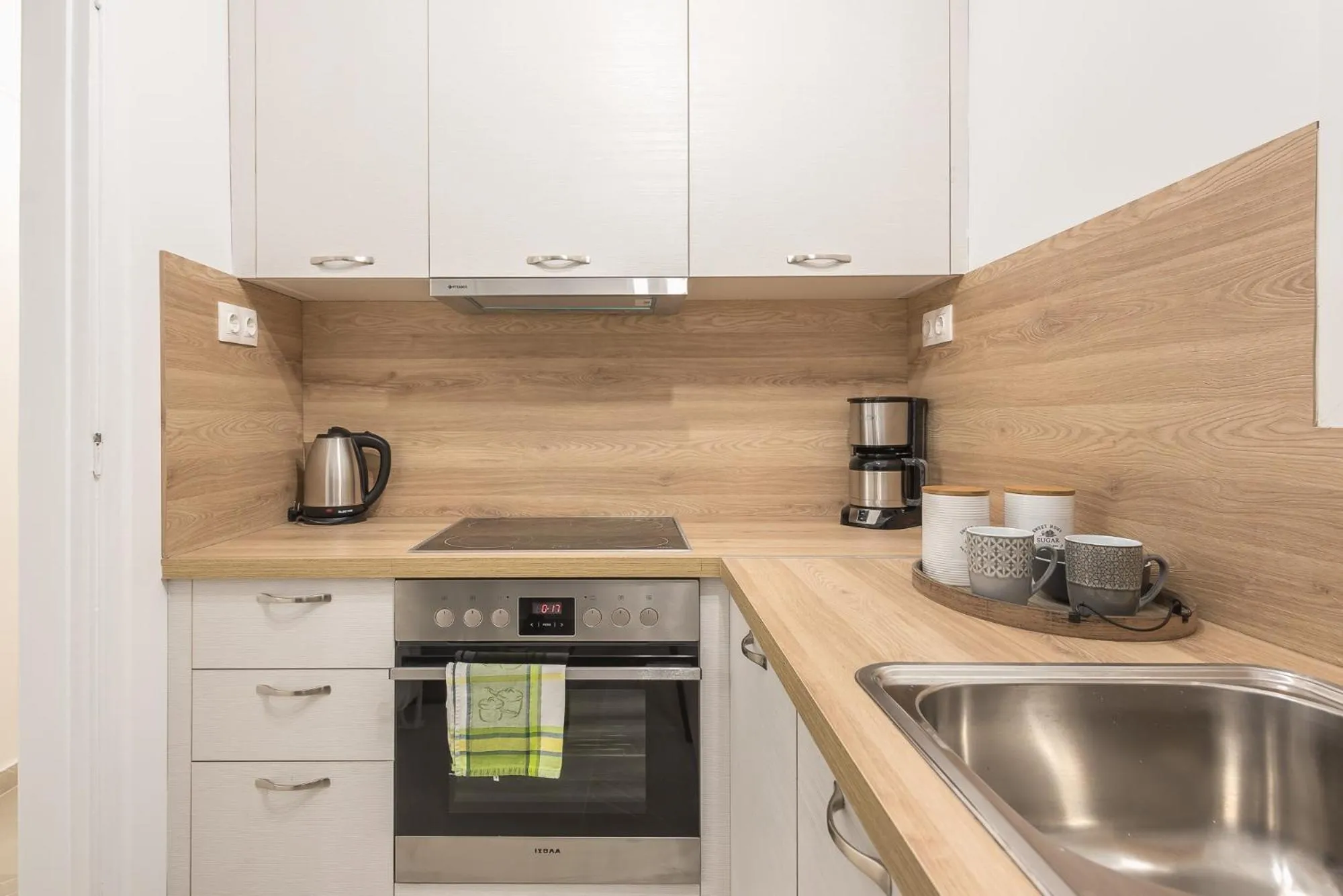 Kitchen or kitchenette in Athens Bright Suite by CloudKeys