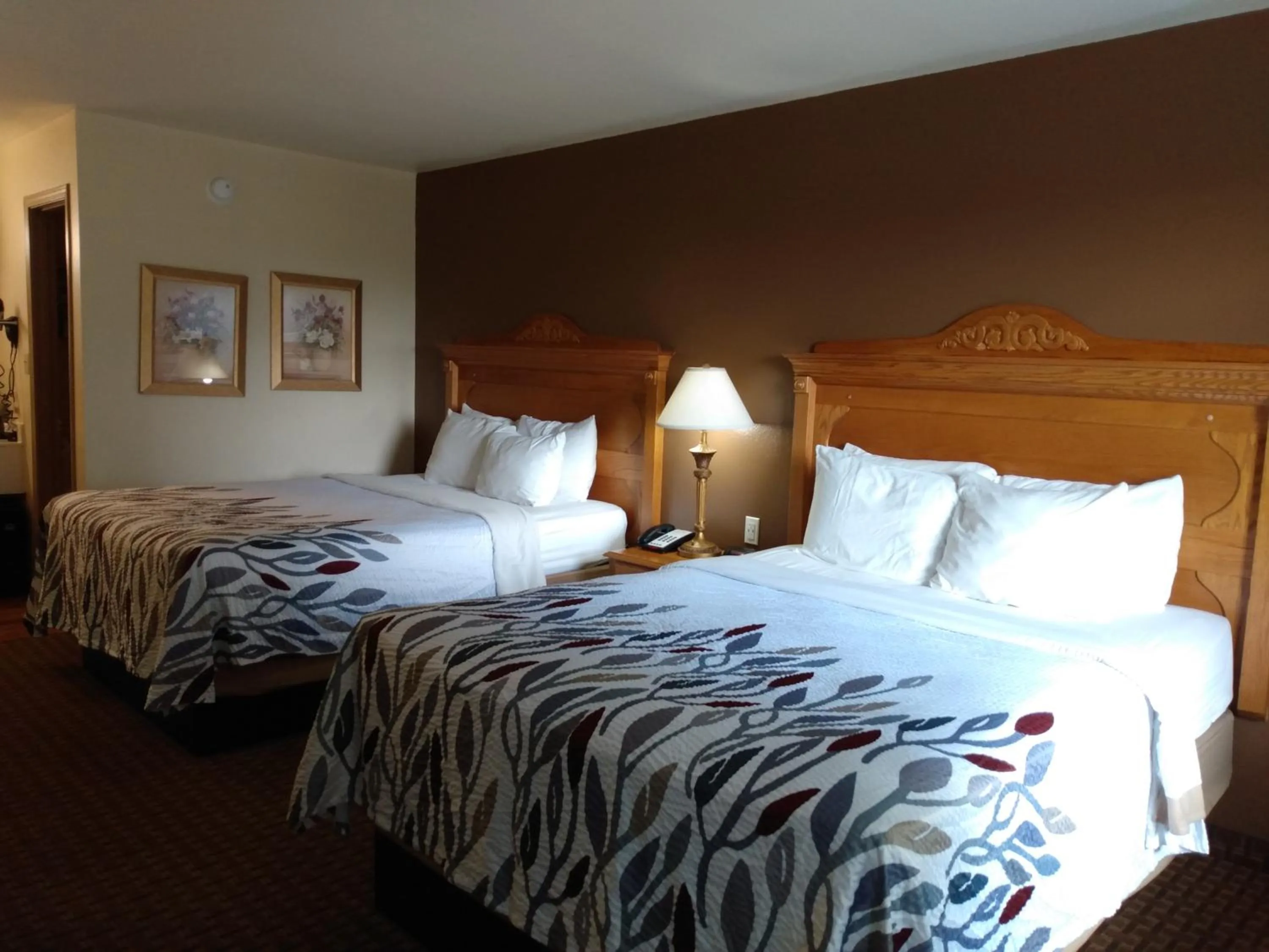 Coffee/tea facilities, Bed in Gazebo Inn