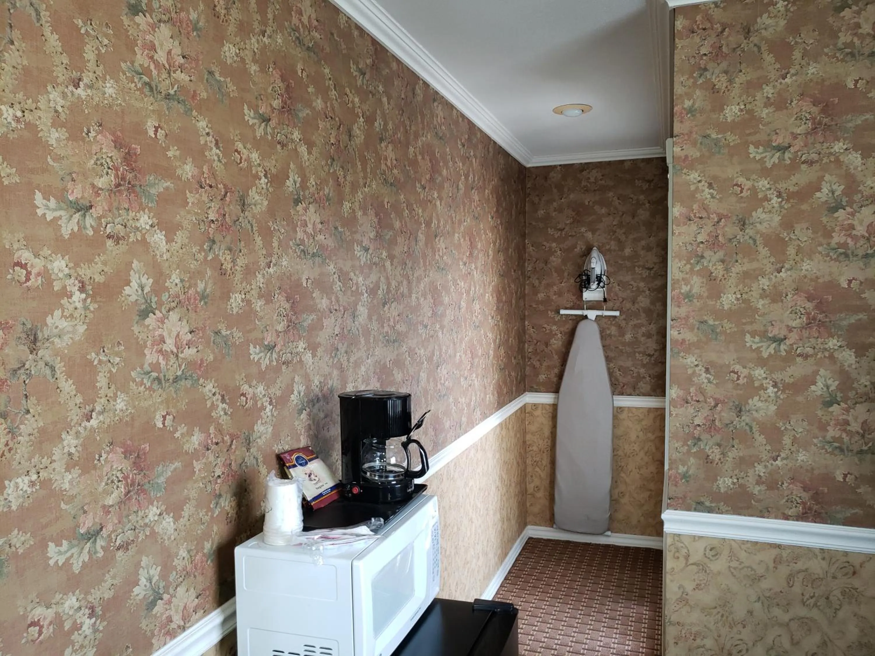 Coffee/tea facilities in Gazebo Inn