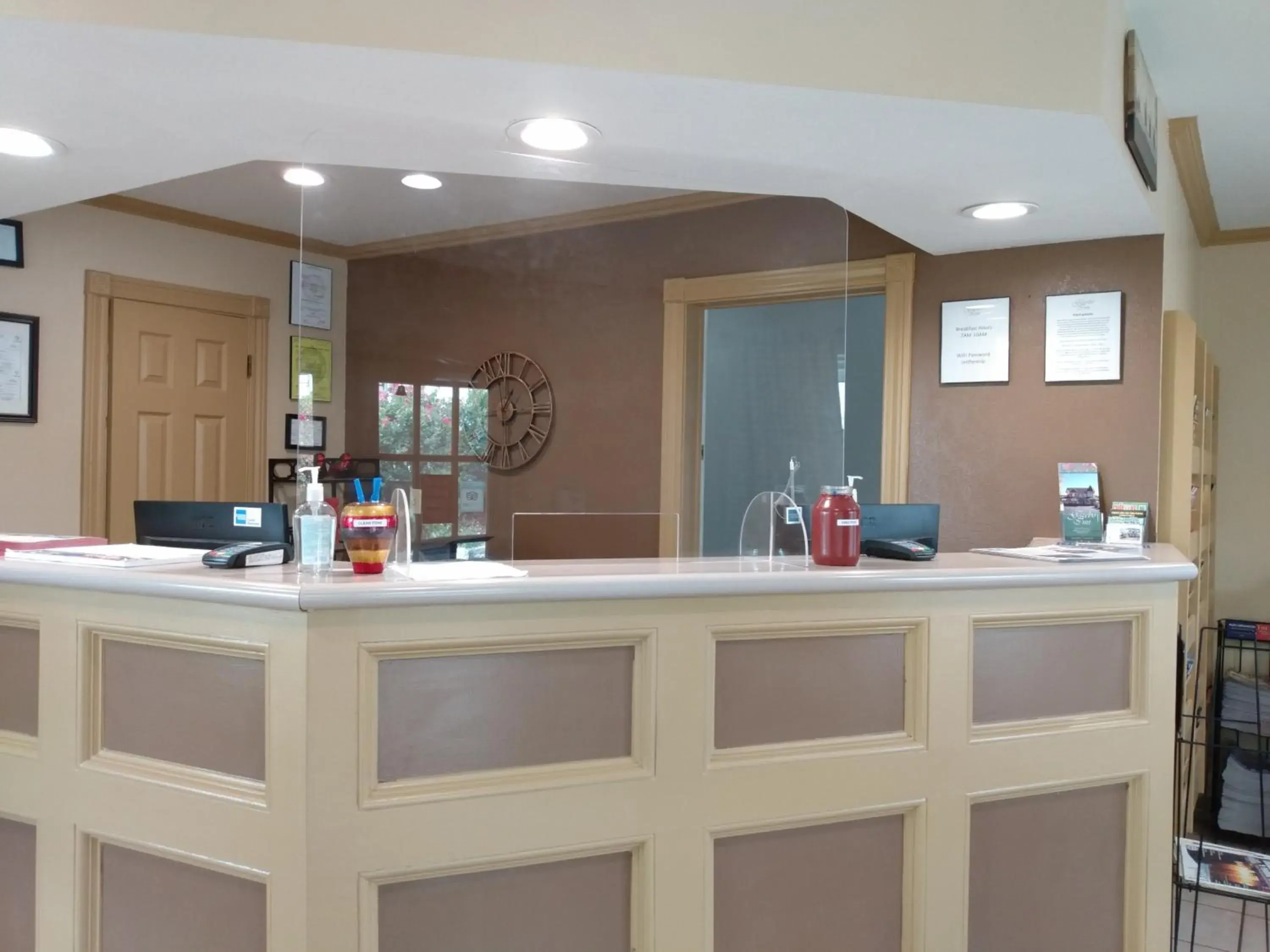 Lobby or reception in Gazebo Inn Lobby or reception in Gazebo Inn